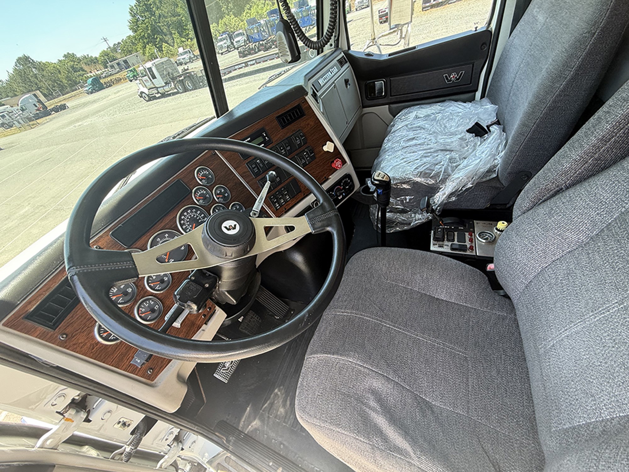 2013 Western Star 4700 1779126795268 2013 Western Star 4700 1779126795268