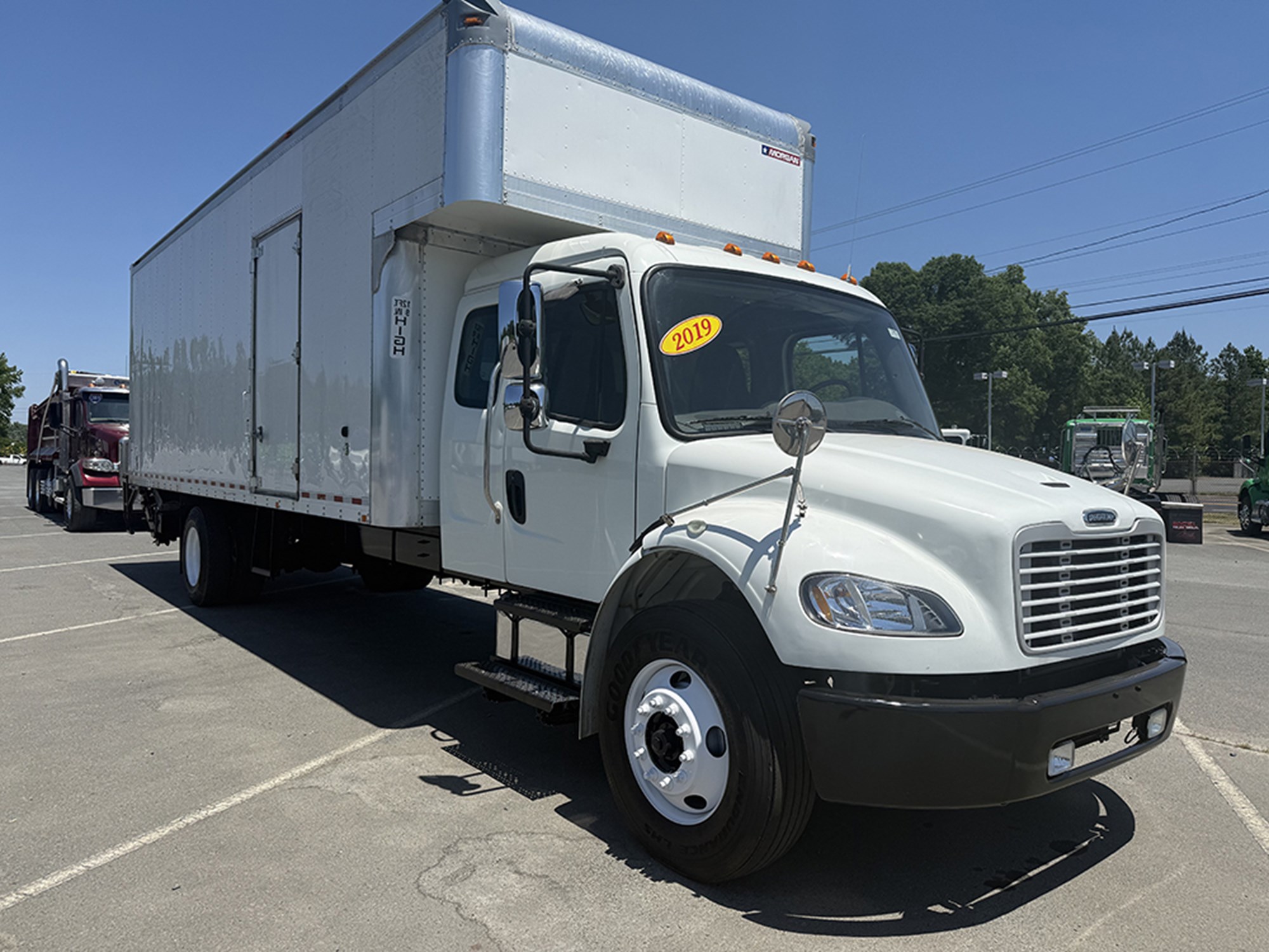 2019 Freightliner M2 2019 Freightliner M2 - image 2 of 6