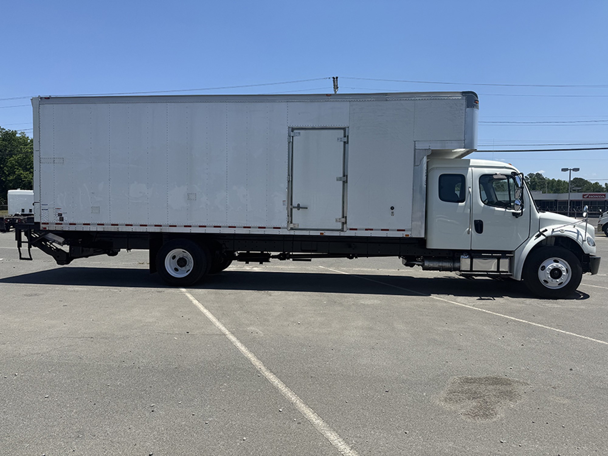 2019 Freightliner M2 2019 Freightliner M2 - image 3 of 6