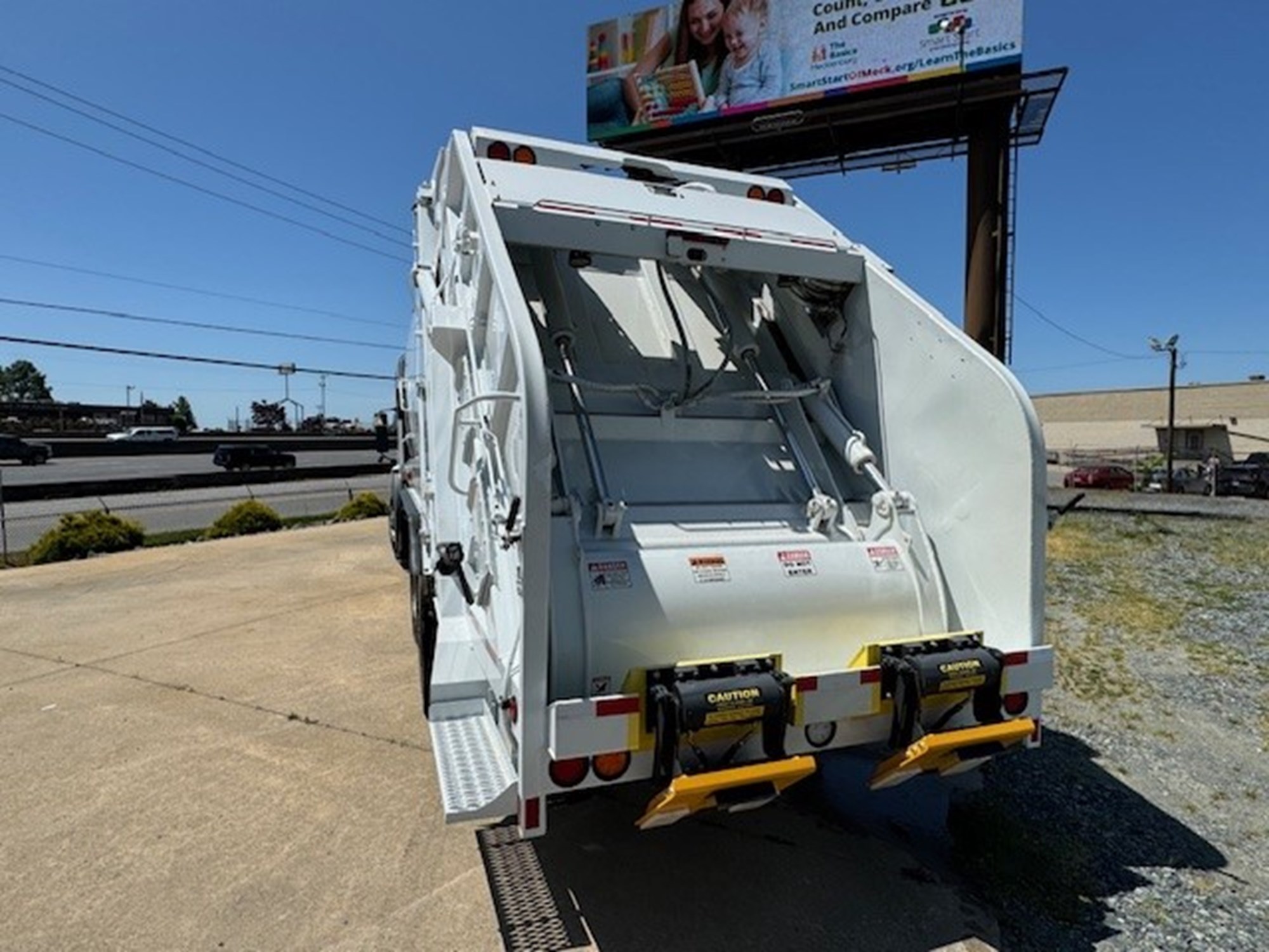 2023 FTL EH HIGH CAB 2023 FTL EH HIGH CAB - image 3 of 3