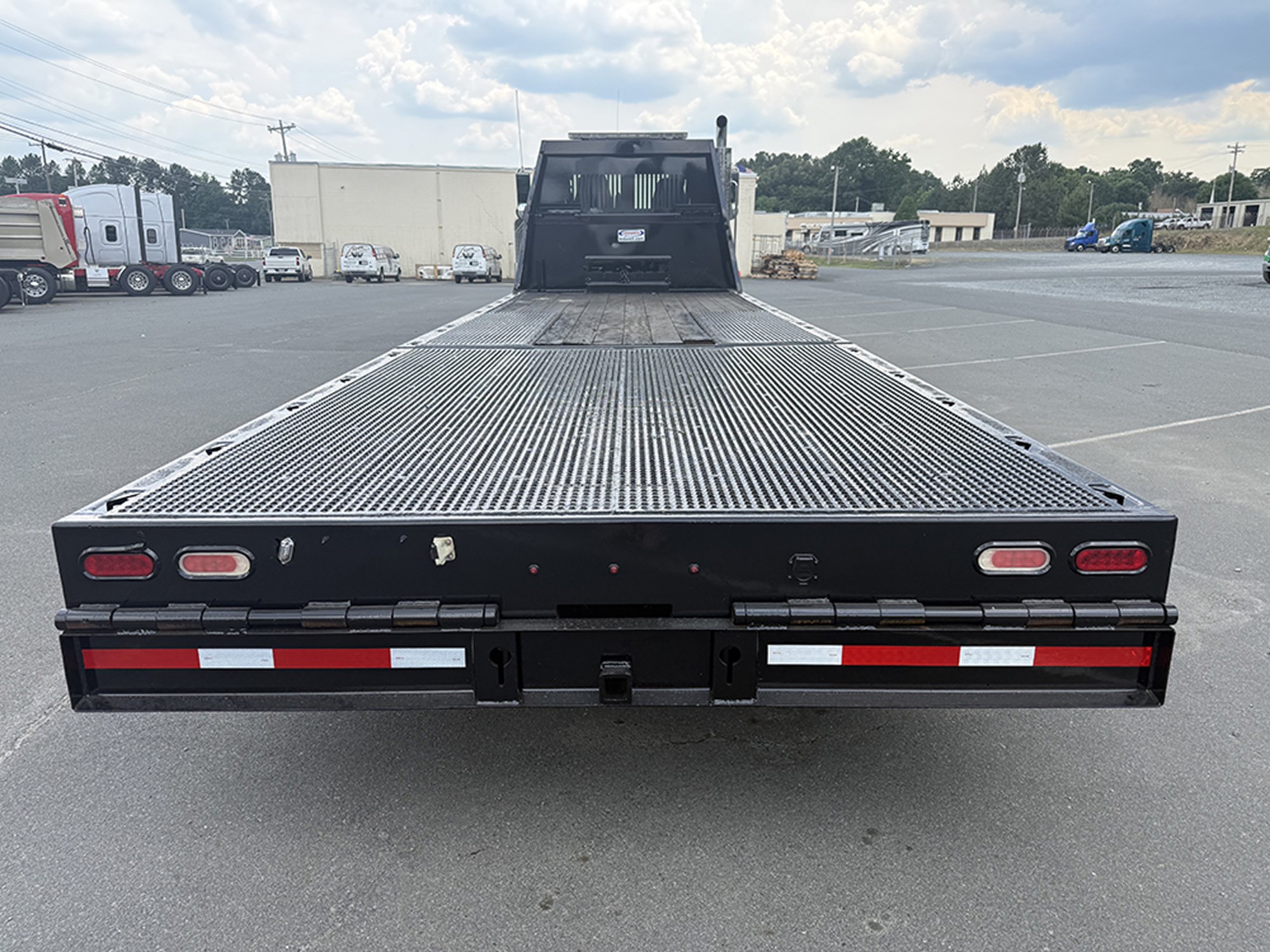 2019 Peterbilt 348 2019 Peterbilt 348 - image 5 of 6