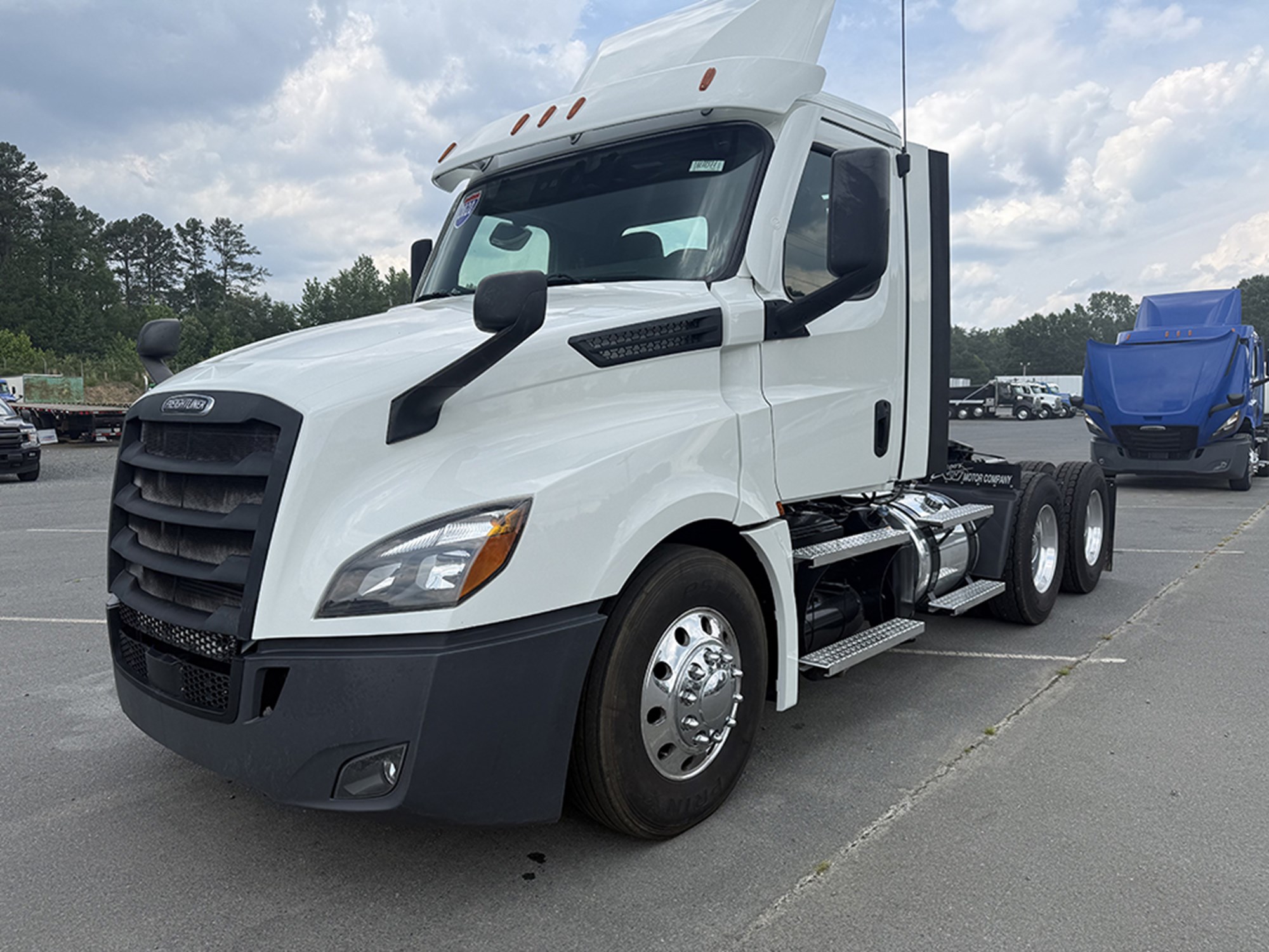 2020 Freightliner Cascadia 126 2020 Freightliner Cascadia 126 - image 1 of 6