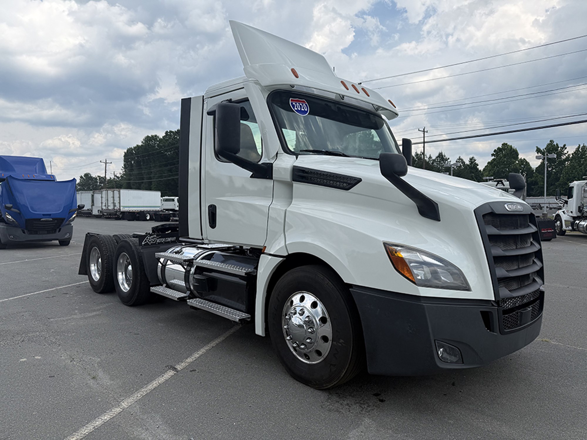 2020 Freightliner Cascadia 126 2020 Freightliner Cascadia 126 - image 2 of 6