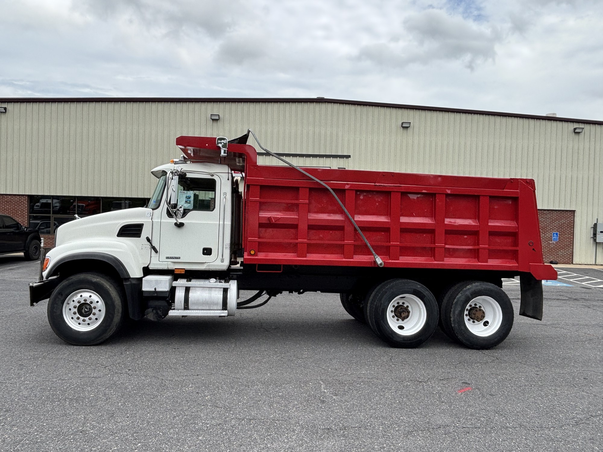 2007 Mack Granite 2007 Mack Granite - image 3 of 6