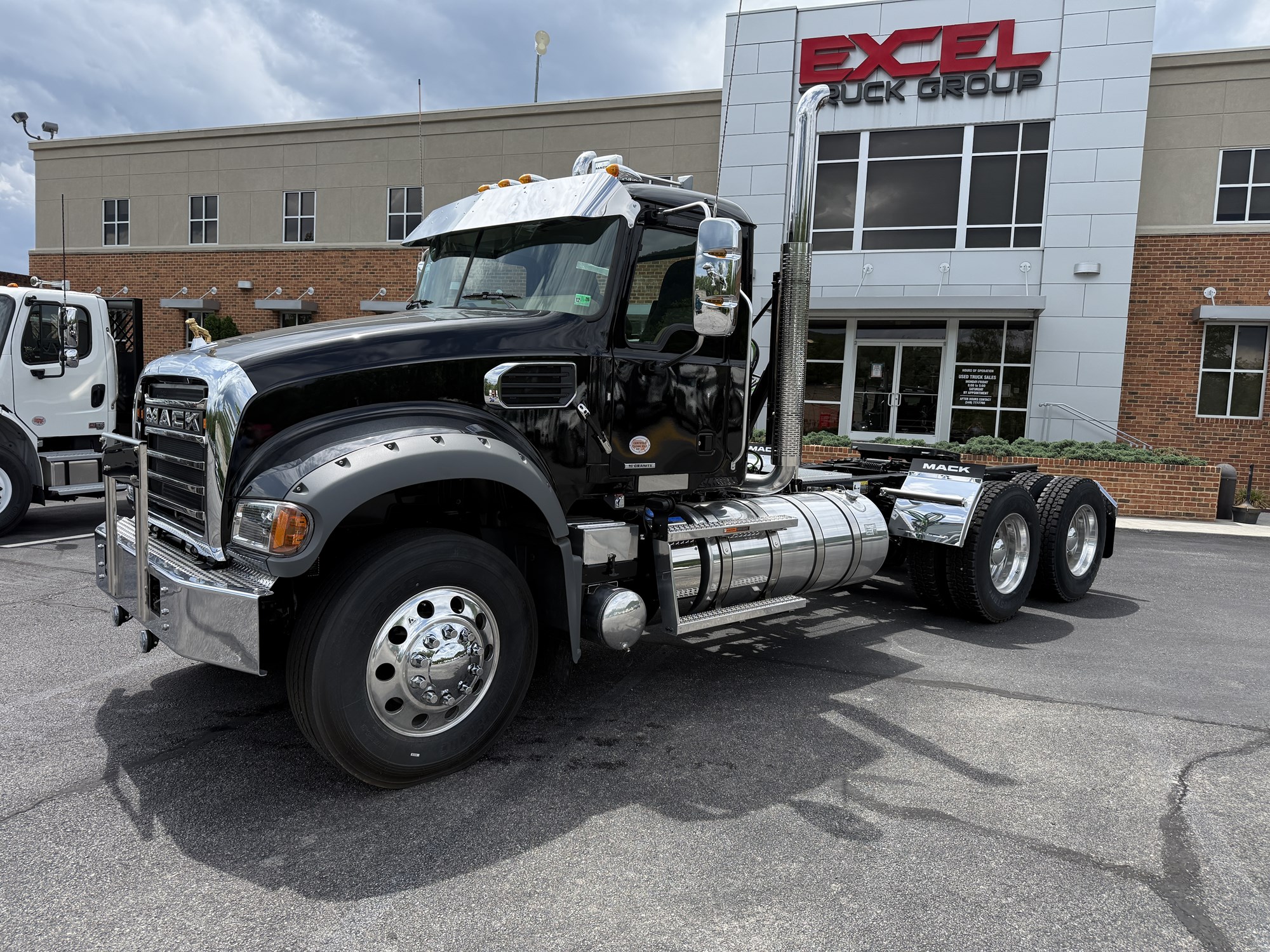 2026 Mack Granite 2026 Mack Granite - image 2 of 6