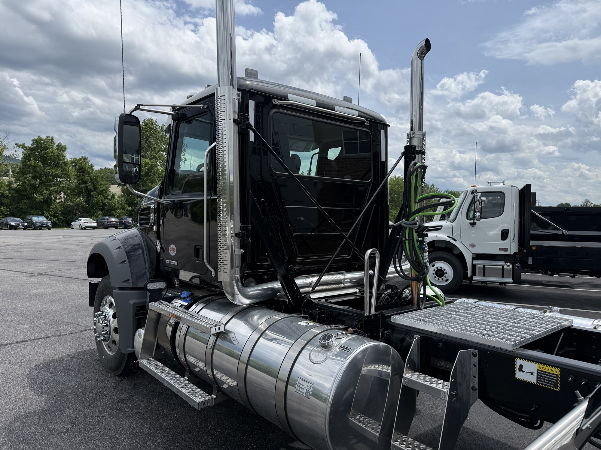 2026 Mack Granite 2026 Mack Granite - image 3 of 6