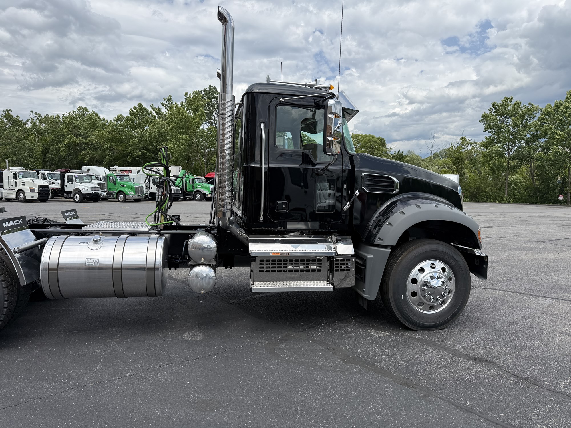 2026 Mack Granite 2026 Mack Granite - image 5 of 6