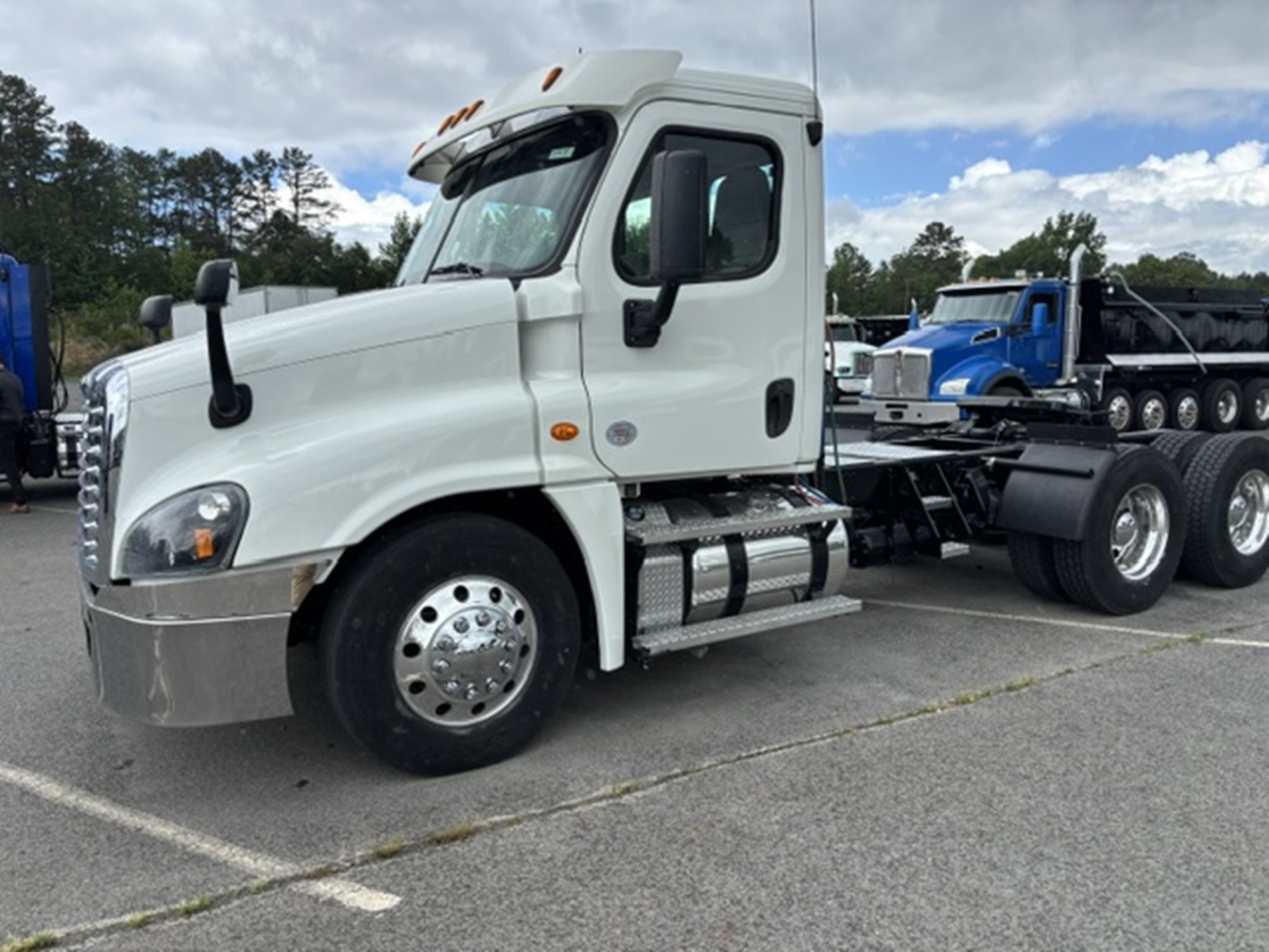 2020 Freightliner Cascadia 125 2020 Freightliner Cascadia 125 - image 1 of 6