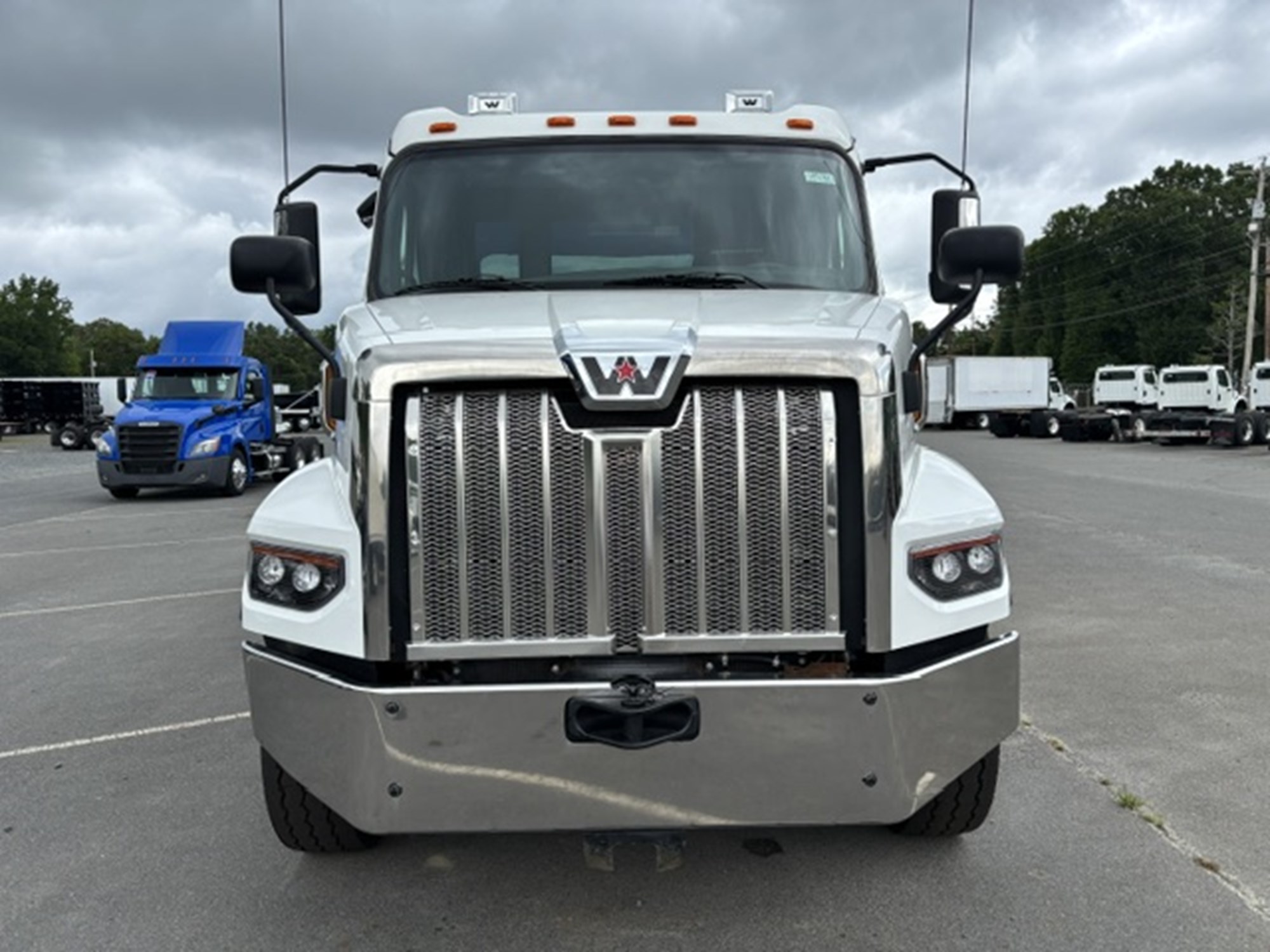 2025 Western Star 47X 2025 Western Star 47X - image 2 of 6