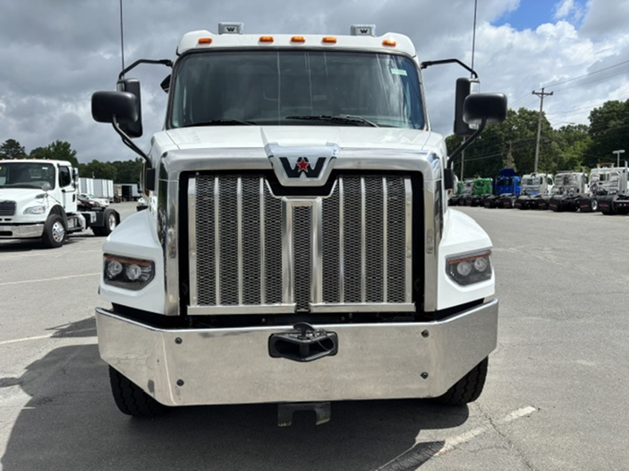 2025 Western Star 47X 2025 Western Star 47X - image 2 of 6