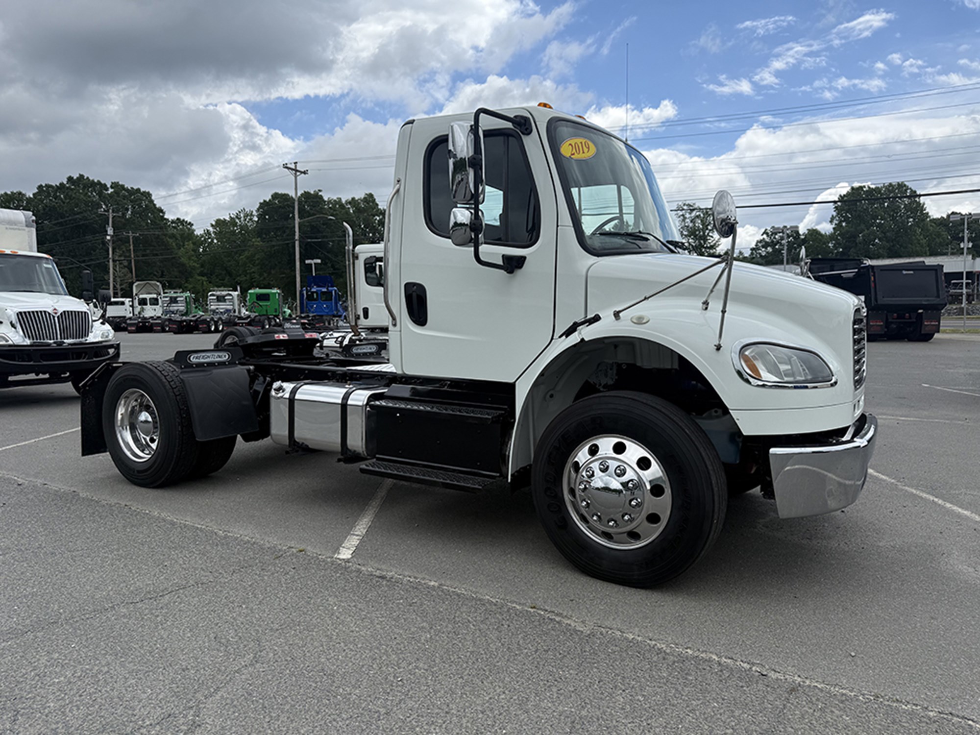 2019 Freightliner M2 2019 Freightliner M2 - image 1 of 6