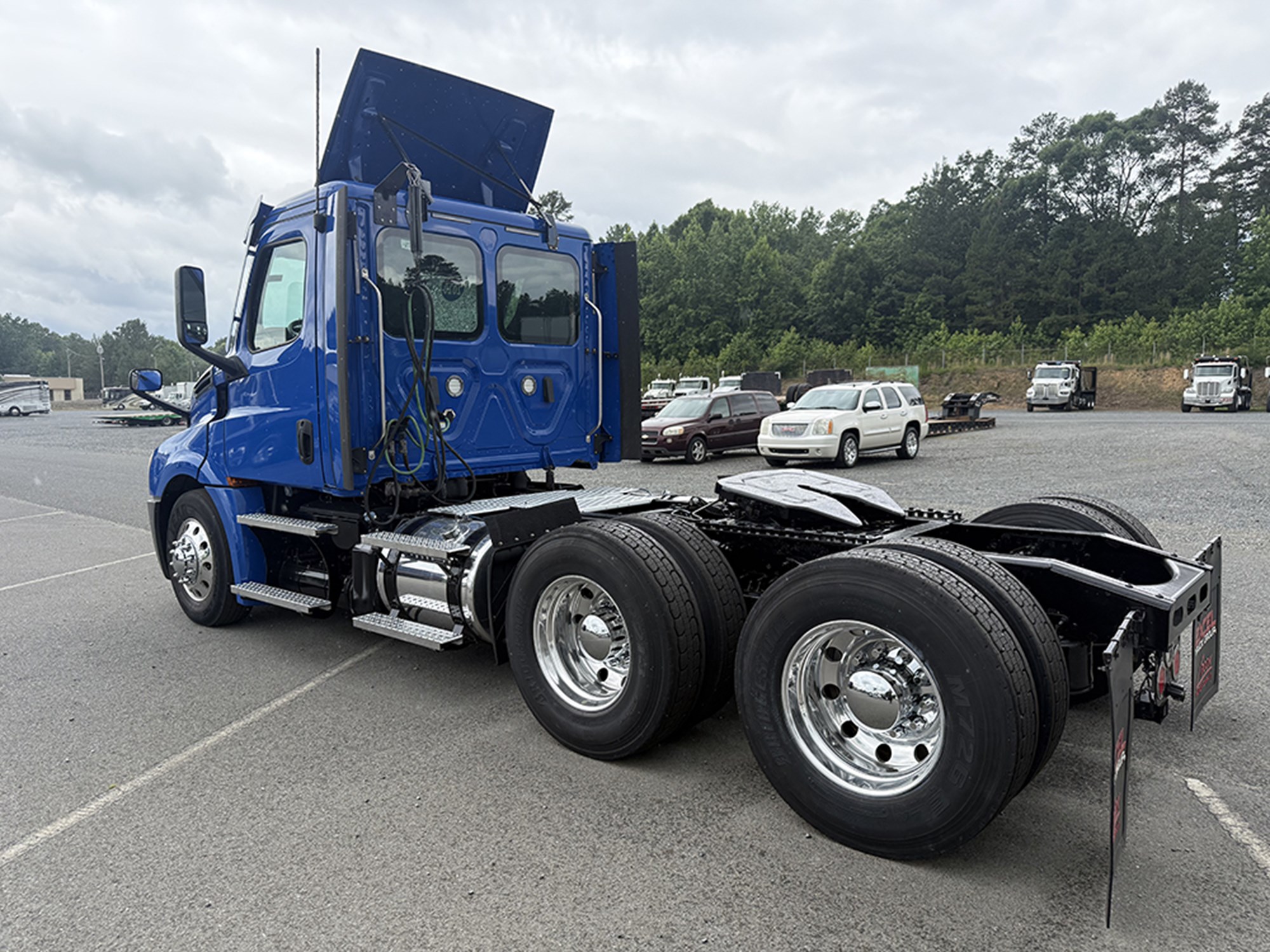 2020 Freightliner Cascadia 126 2020 Freightliner Cascadia 126 - image 5 of 6