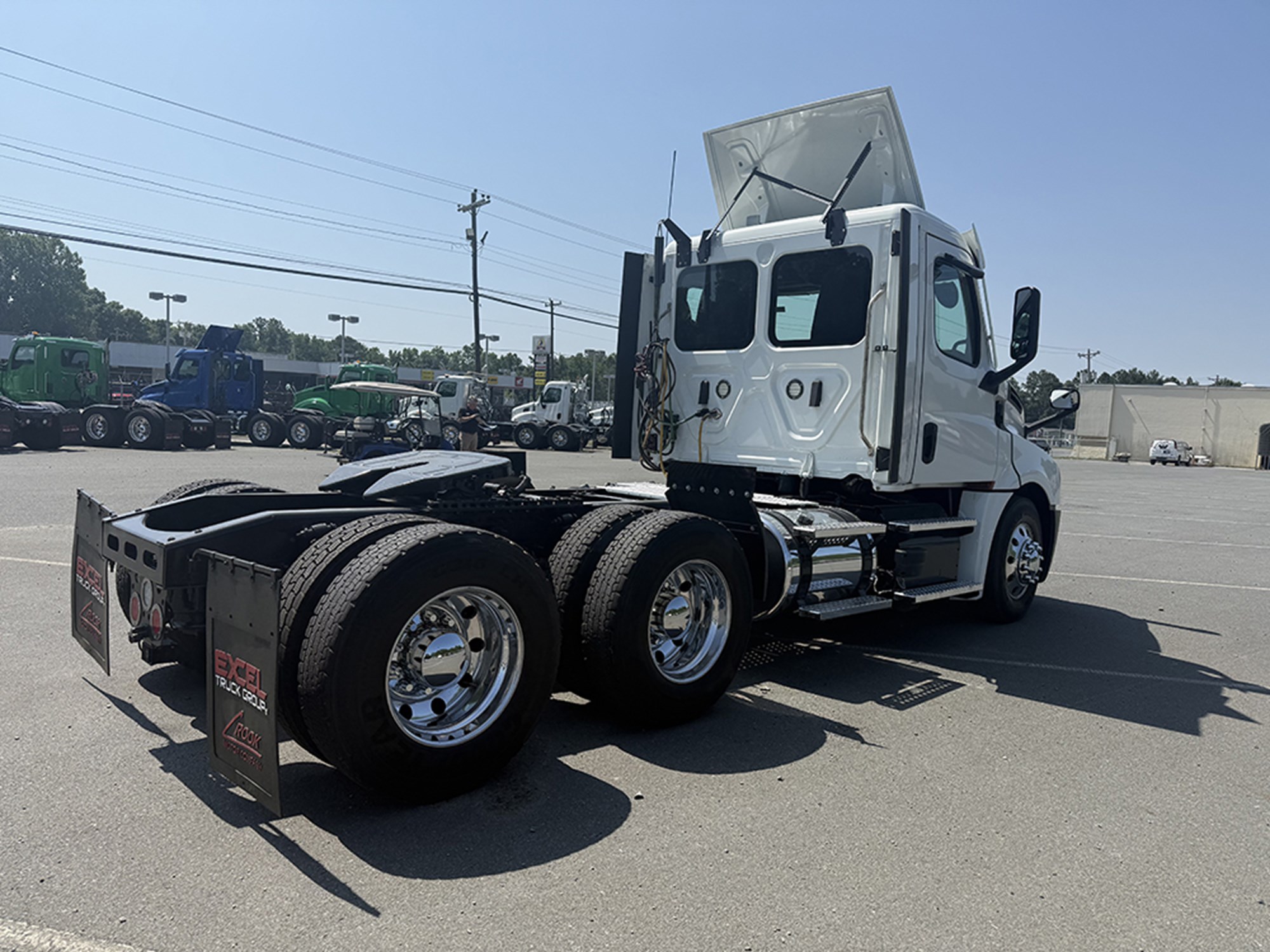 2020 Freightliner Cascadia 126 2020 Freightliner Cascadia 126 - image 4 of 6
