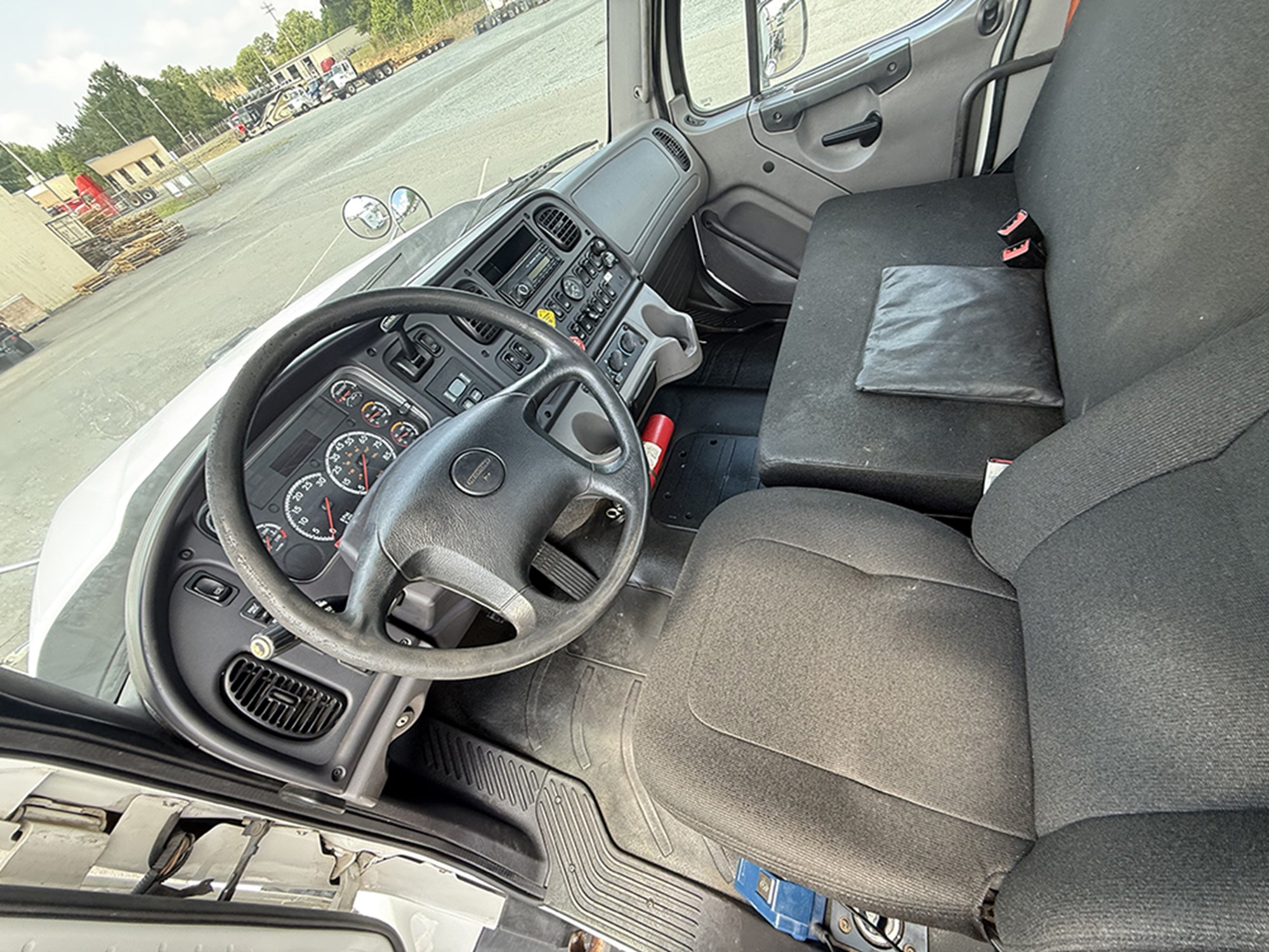 2016 Freightliner 108SD 1783527996938 2016 Freightliner 108SD 1783527996938
