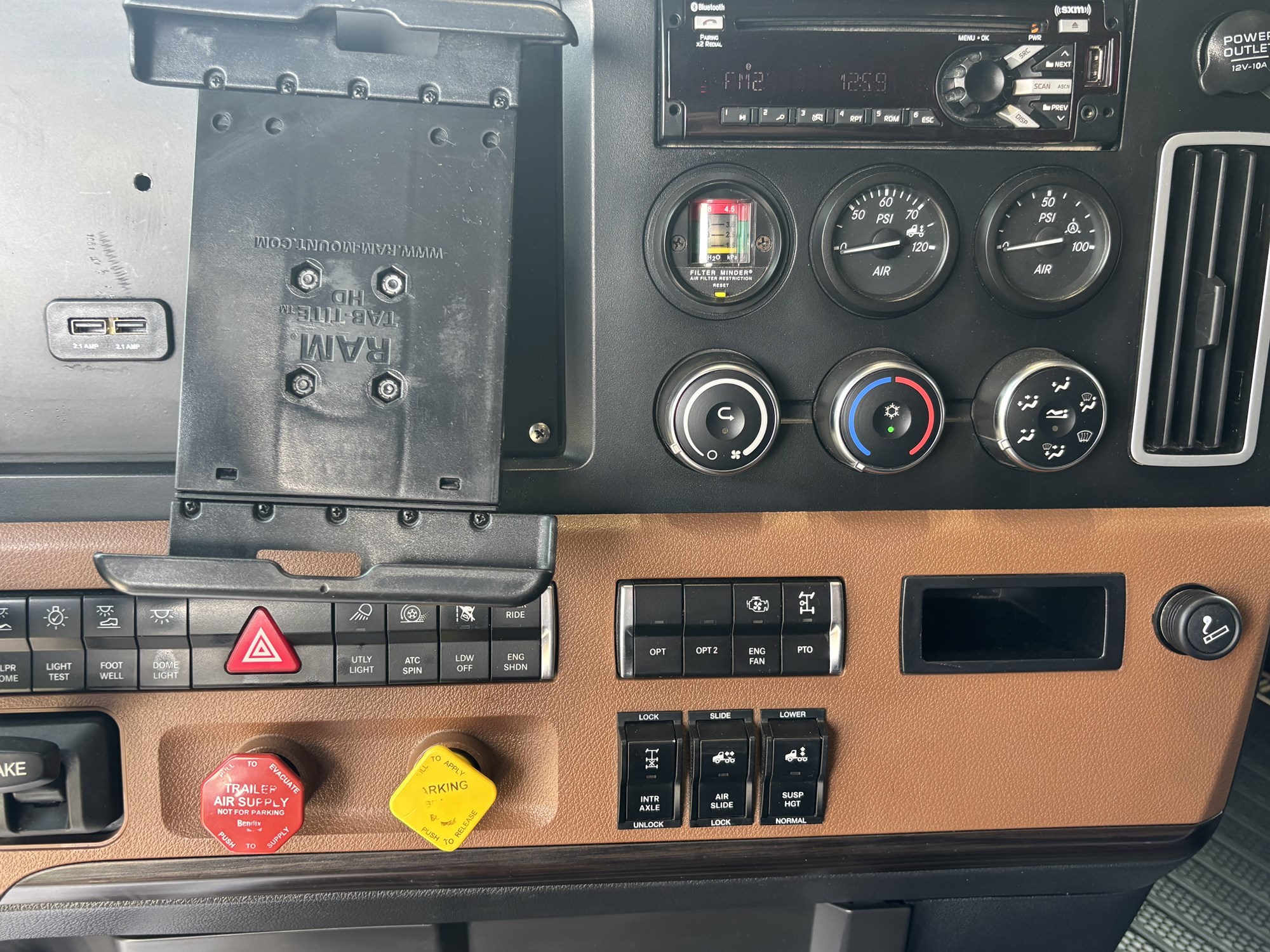 2020 FREIGHTLINER CASCADIA 126 1783536060577 2020 FREIGHTLINER CASCADIA 126 1783536060577