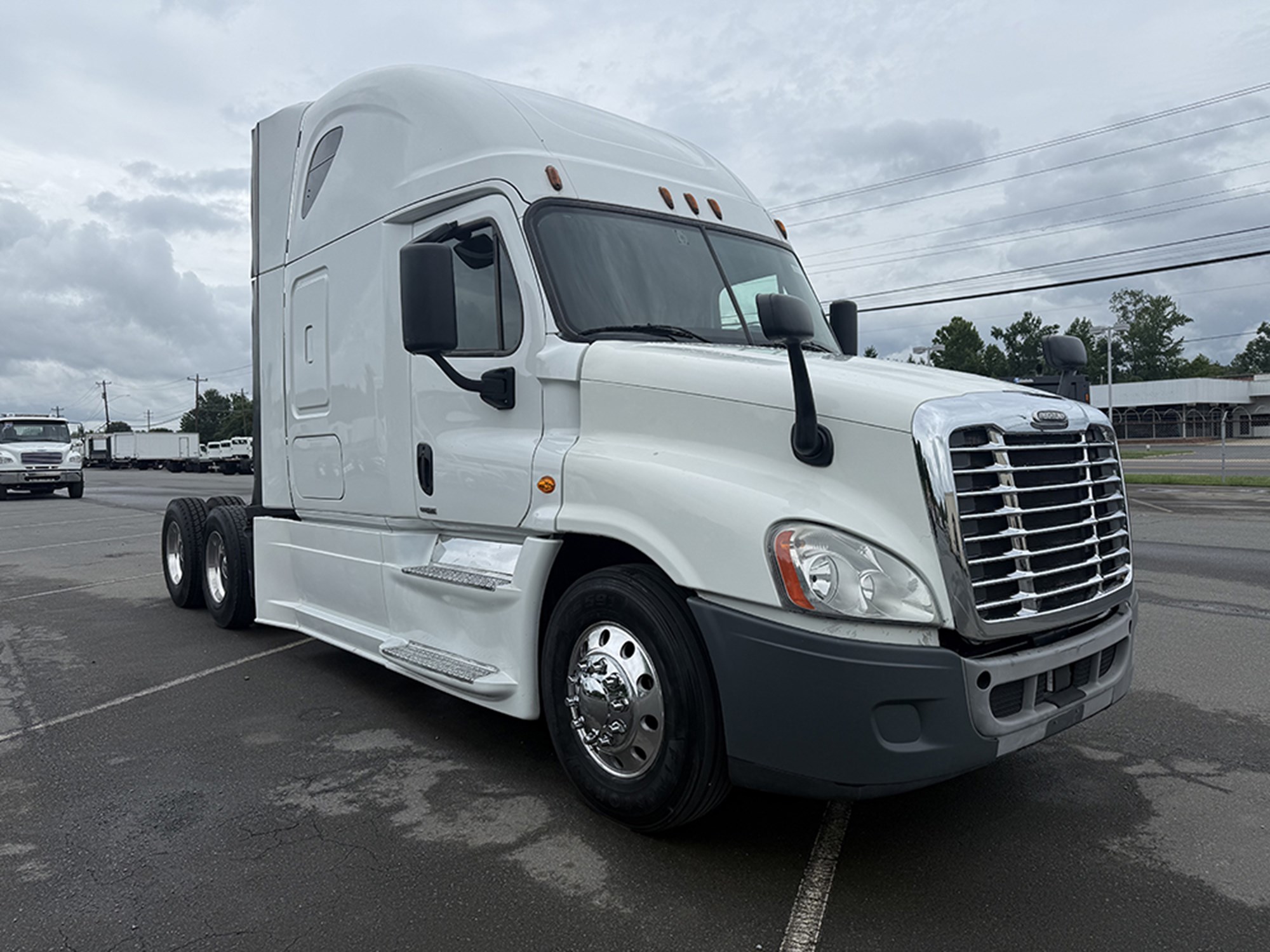 2016 Freightliner Cascadia 125 2016 Freightliner Cascadia 125 - image 2 of 6