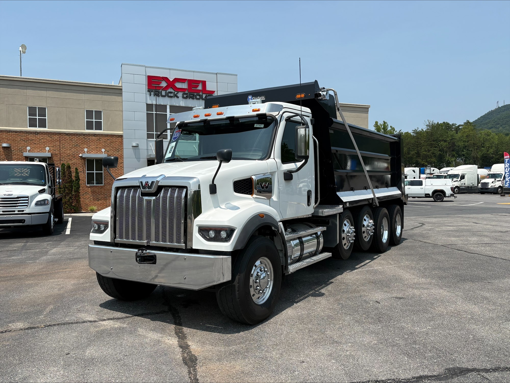 2024 Western Star 47X 2024 Western Star 47X - image 1 of 6