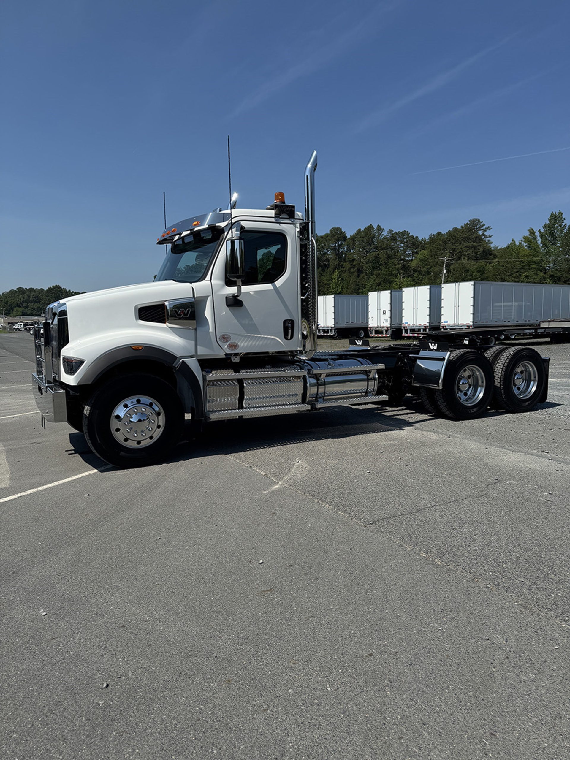 2027 Western Star 49X 2027 Western Star 49X - image 2 of 4