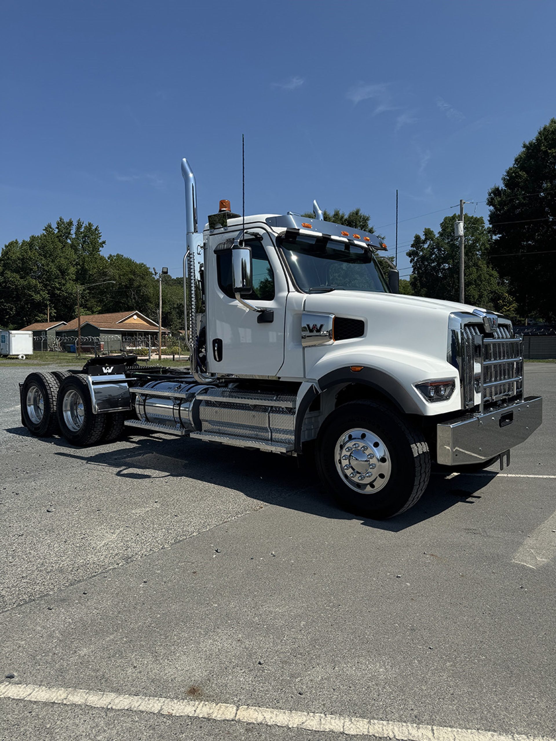 2027 Western Star 49X 2027 Western Star 49X - image 3 of 4