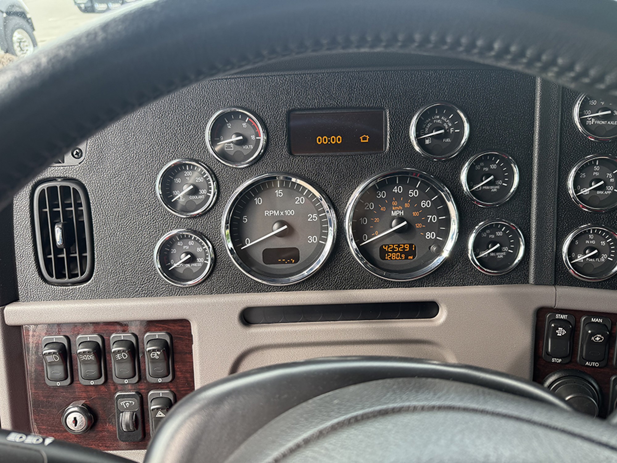2021 Peterbilt 567 1784644547125 2021 Peterbilt 567 1784644547125