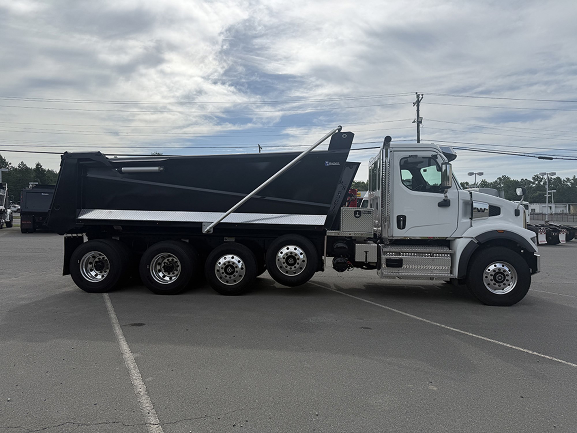 2026 Western Star 47X 2026 Western Star 47X - image 3 of 6