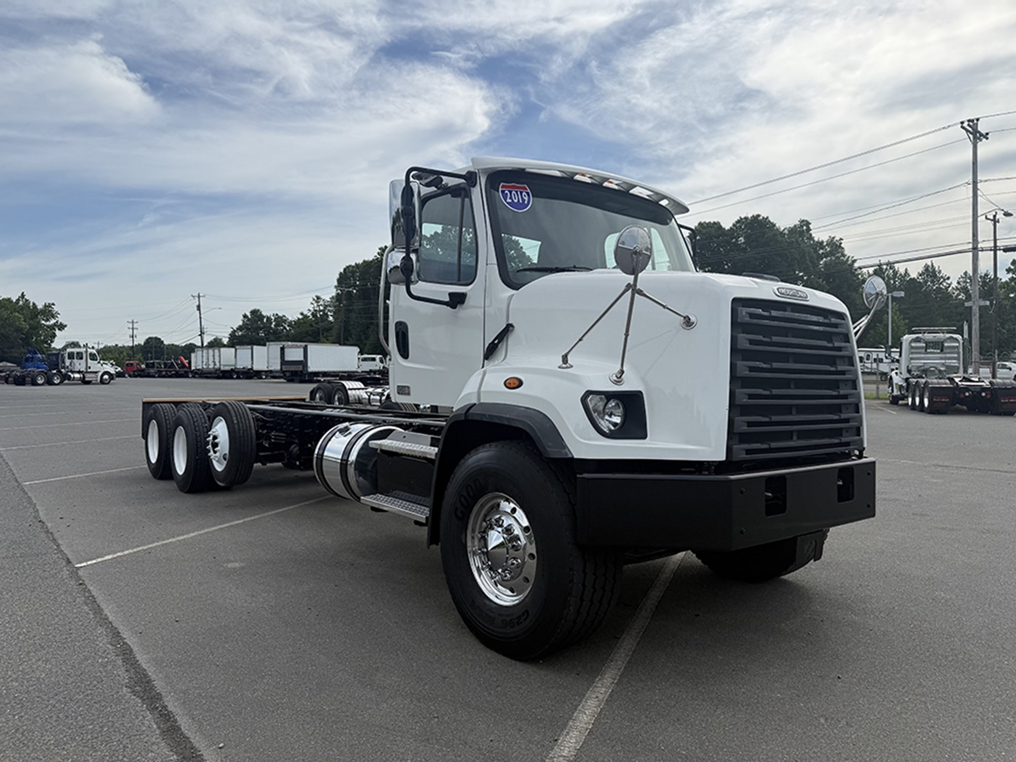 2019 Freightliner 108SD 2019 Freightliner 108SD - image 2 of 6