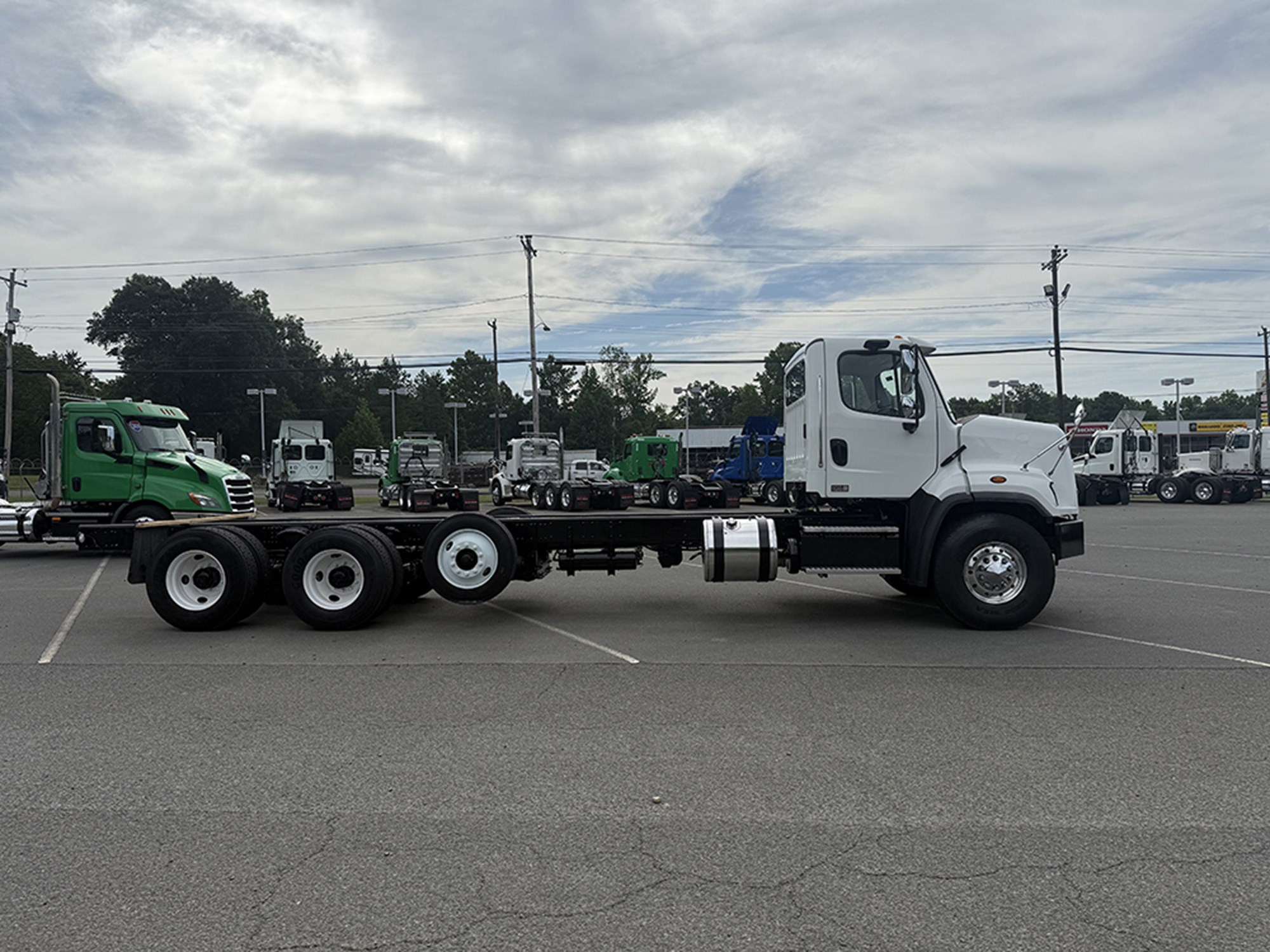 2019 Freightliner 108SD 2019 Freightliner 108SD - image 3 of 6