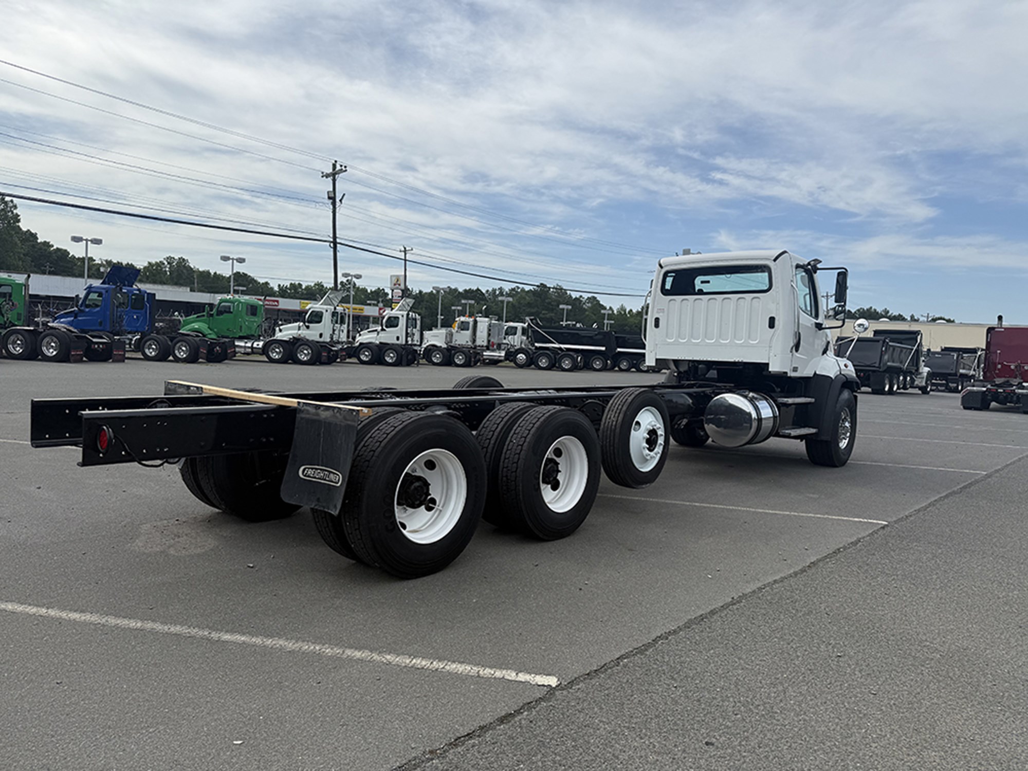 2019 Freightliner 108SD 2019 Freightliner 108SD - image 4 of 6