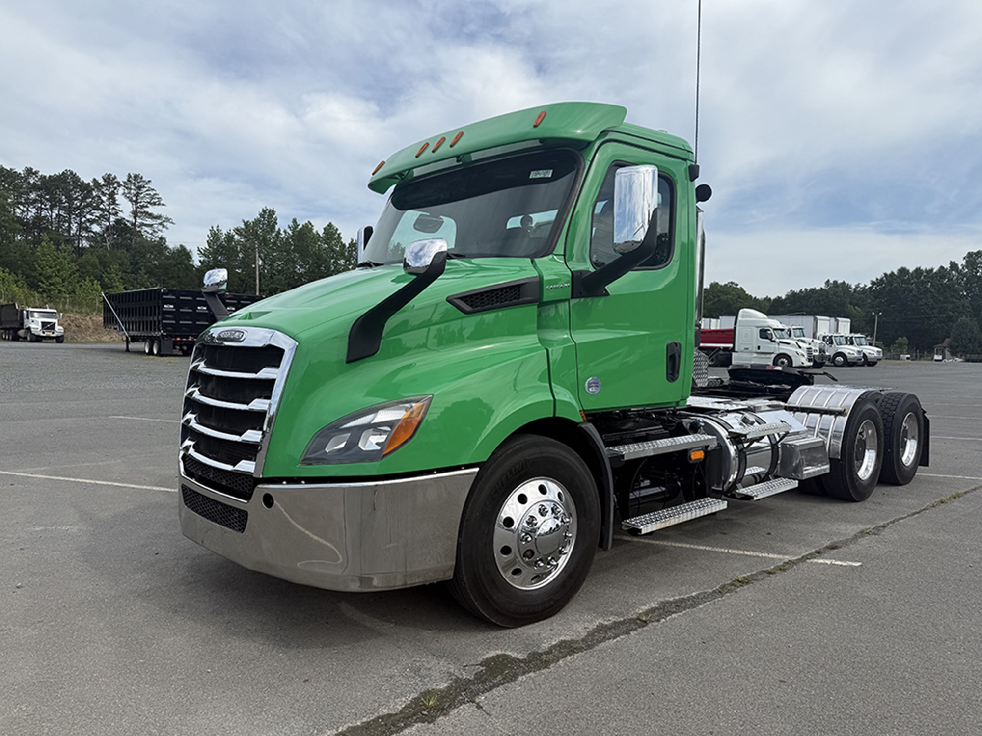 2020 Freightliner Cascadia 116 2020 Freightliner Cascadia 116 - image 1 of 6