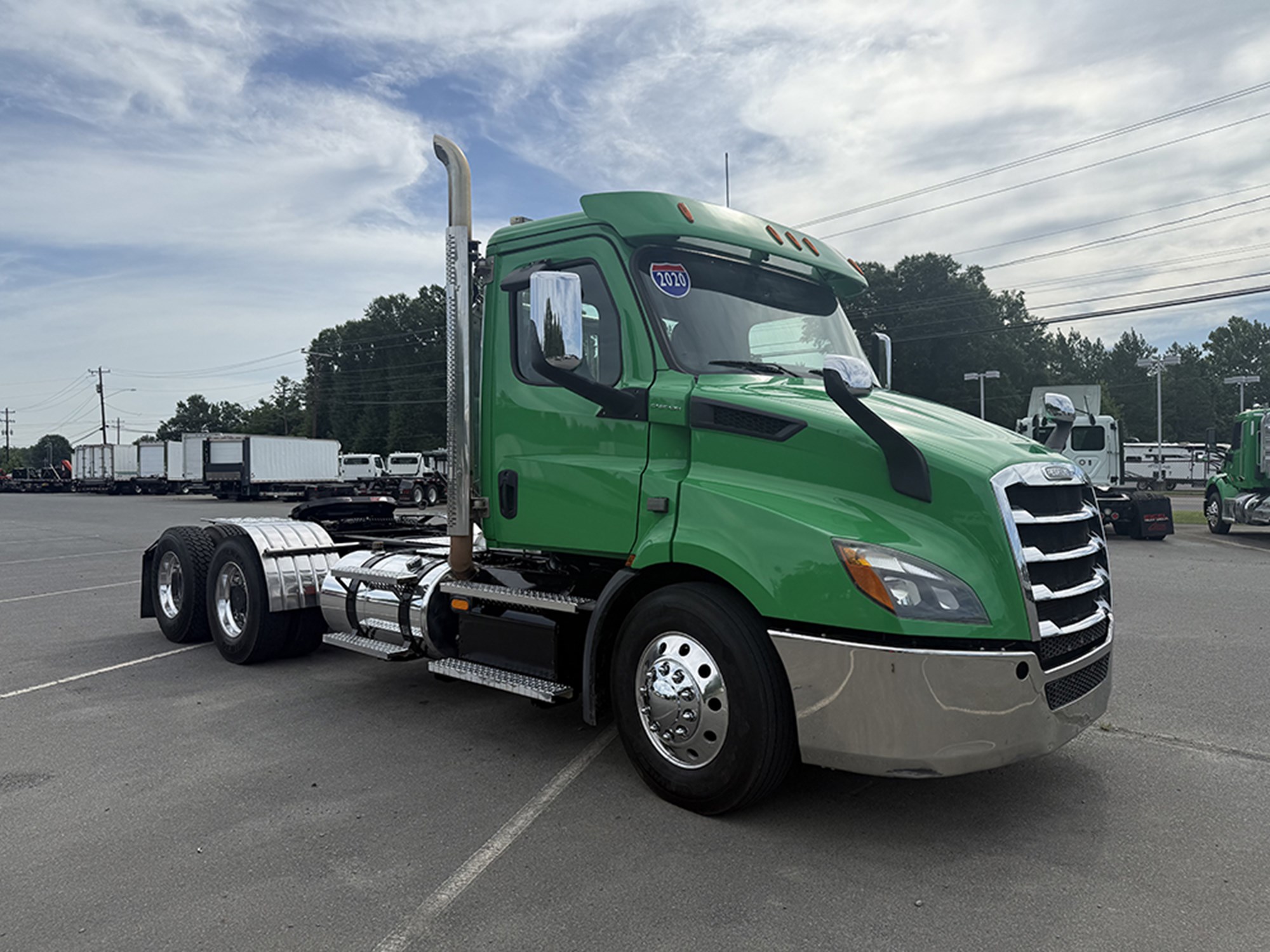 2020 Freightliner Cascadia 116 2020 Freightliner Cascadia 116 - image 2 of 6
