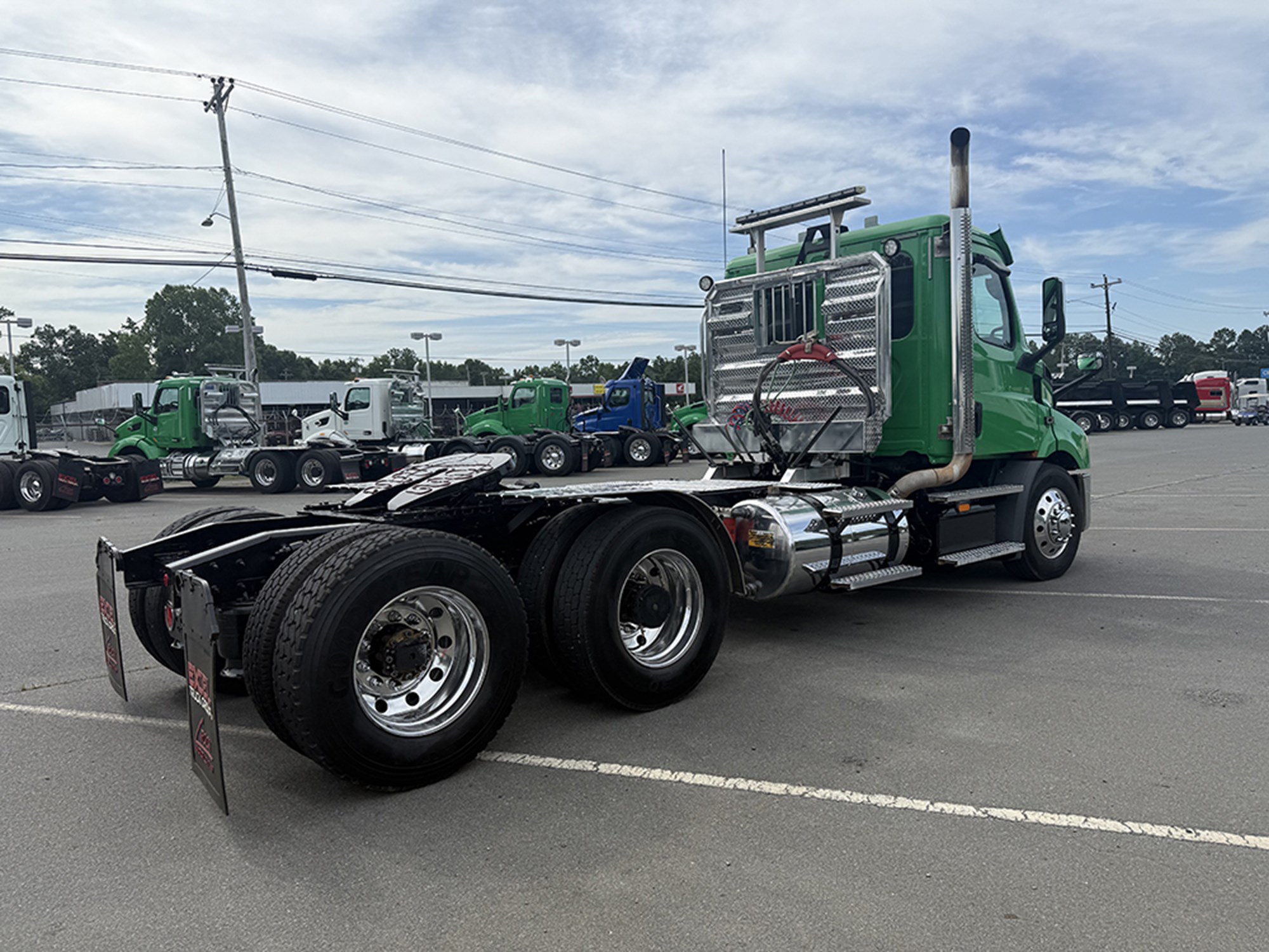 2020 Freightliner Cascadia 116 2020 Freightliner Cascadia 116 - image 4 of 6