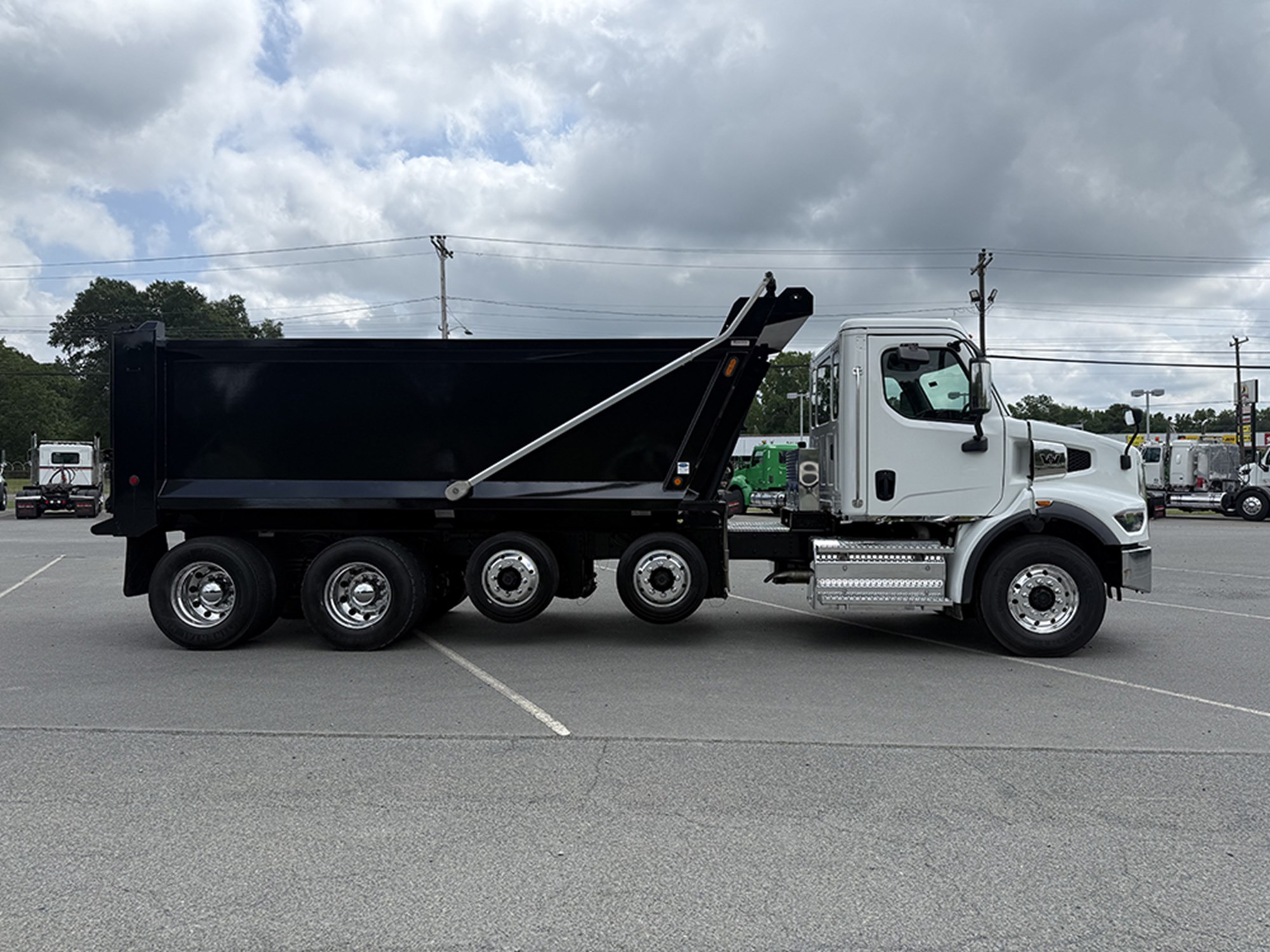 2025 Western Star 47X 2025 Western Star 47X - image 3 of 6