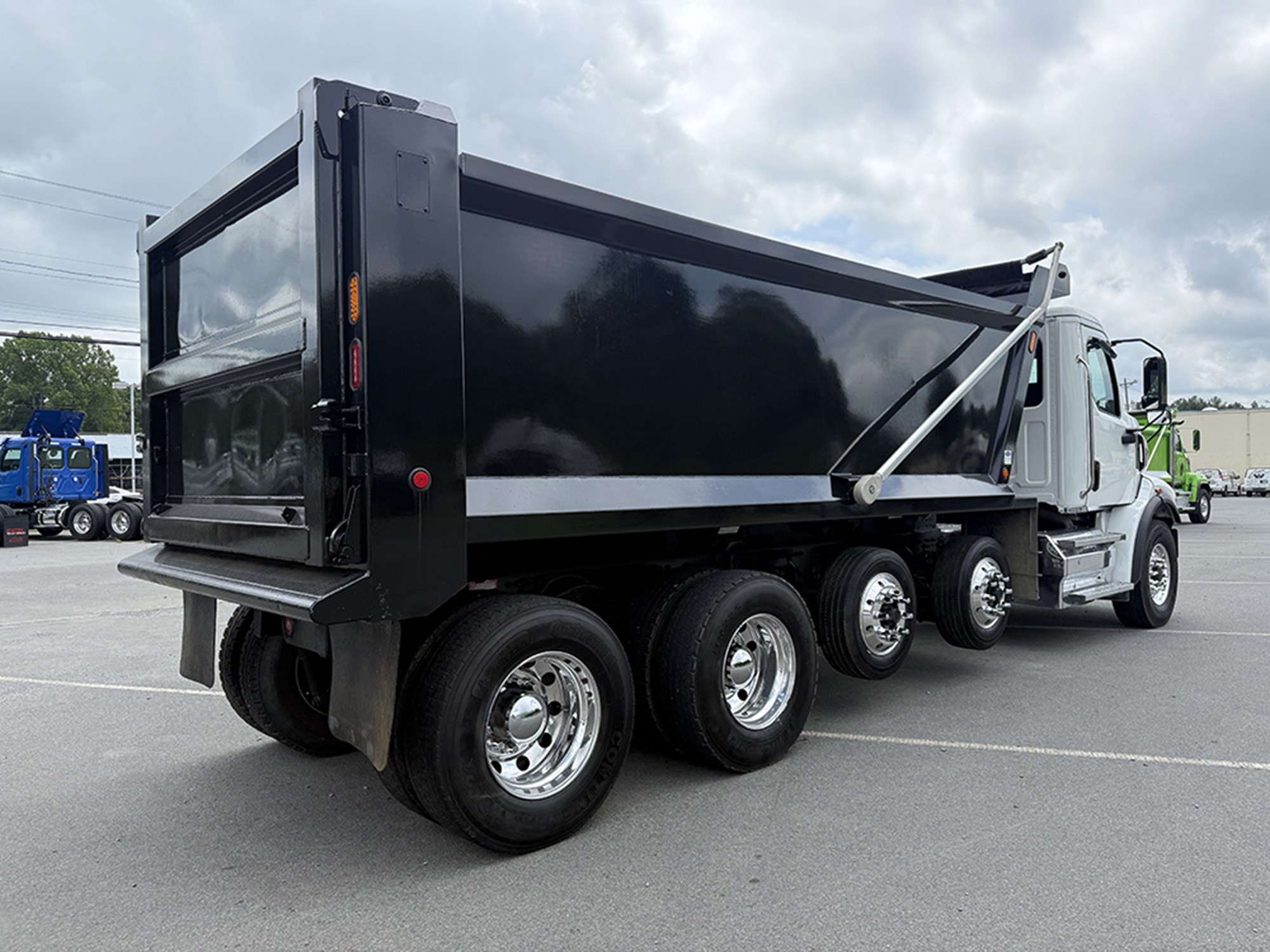 2025 Western Star 47X 2025 Western Star 47X - image 4 of 6