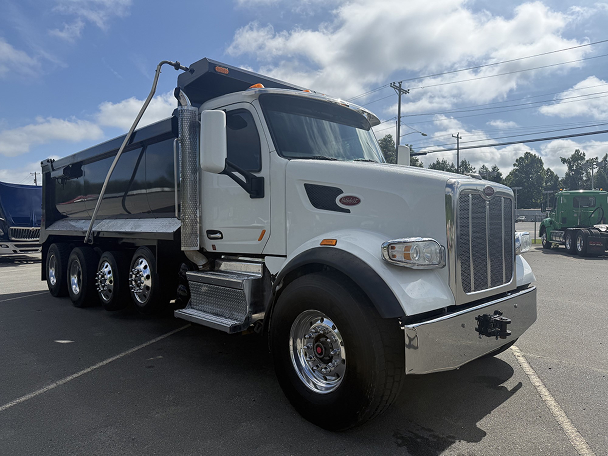 2019 Peterbilt 567 2019 Peterbilt 567 - image 2 of 6