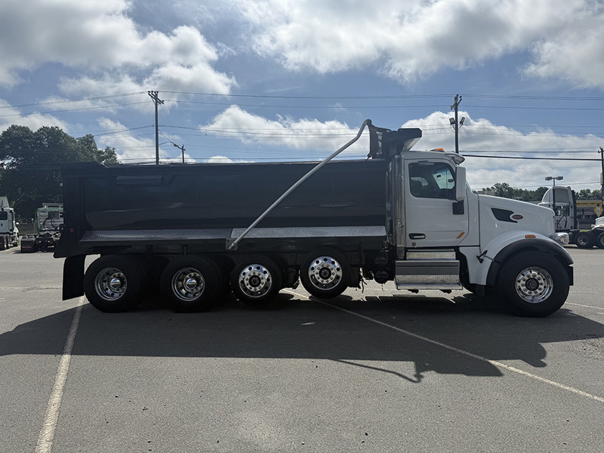 2019 Peterbilt 567 2019 Peterbilt 567 - image 3 of 6