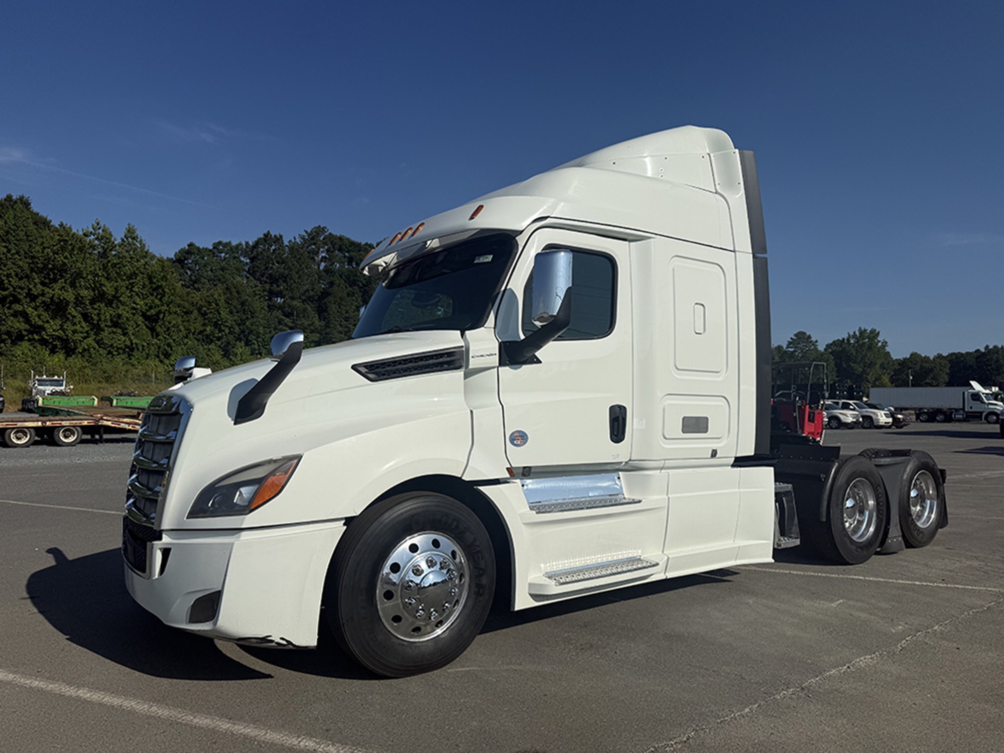 2020 Freightliner Cascadia 126 2020 Freightliner Cascadia 126 - image 1 of 6