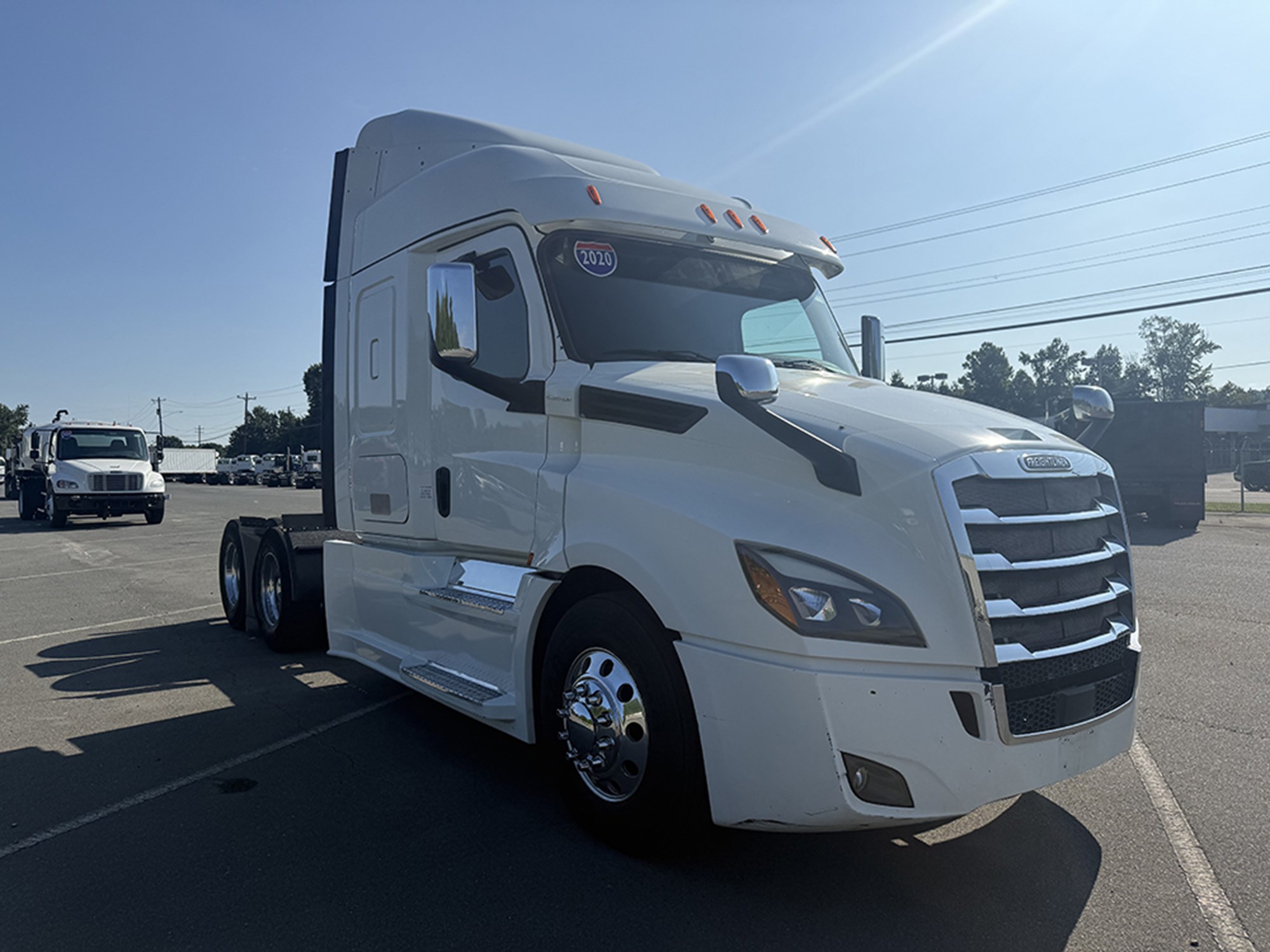2020 Freightliner Cascadia 126 2020 Freightliner Cascadia 126 - image 2 of 6