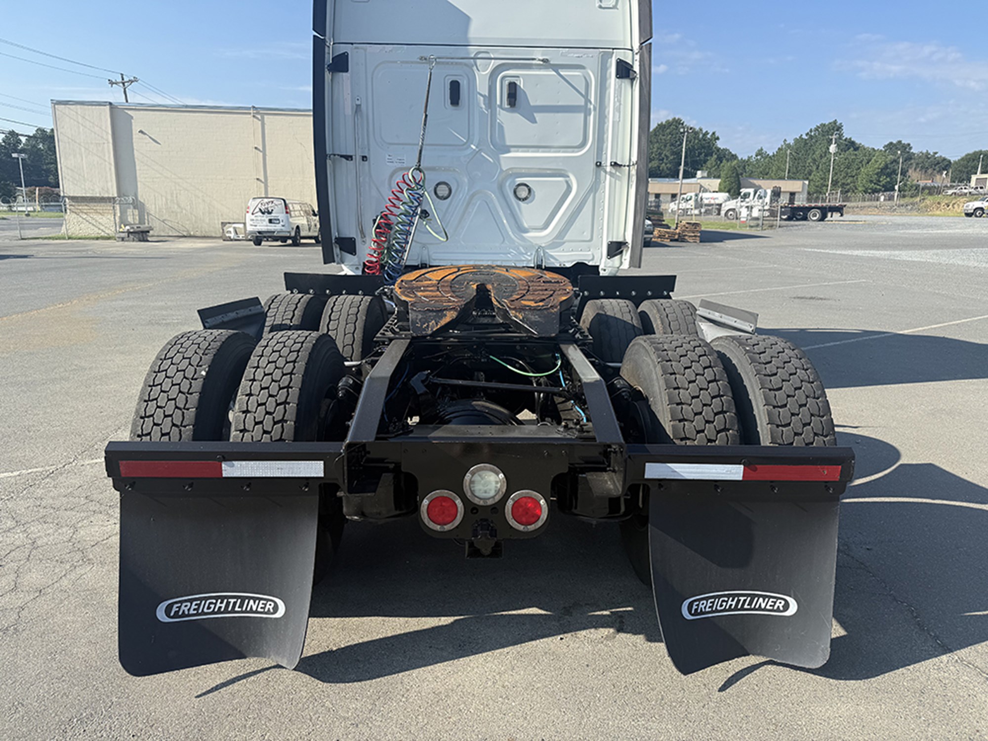 2020 Freightliner Cascadia 126 2020 Freightliner Cascadia 126 - image 5 of 6