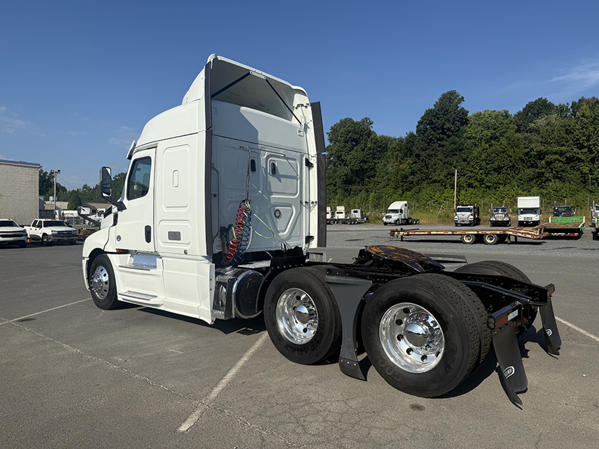 2020 Freightliner Cascadia 126 2020 Freightliner Cascadia 126 - image 6 of 6