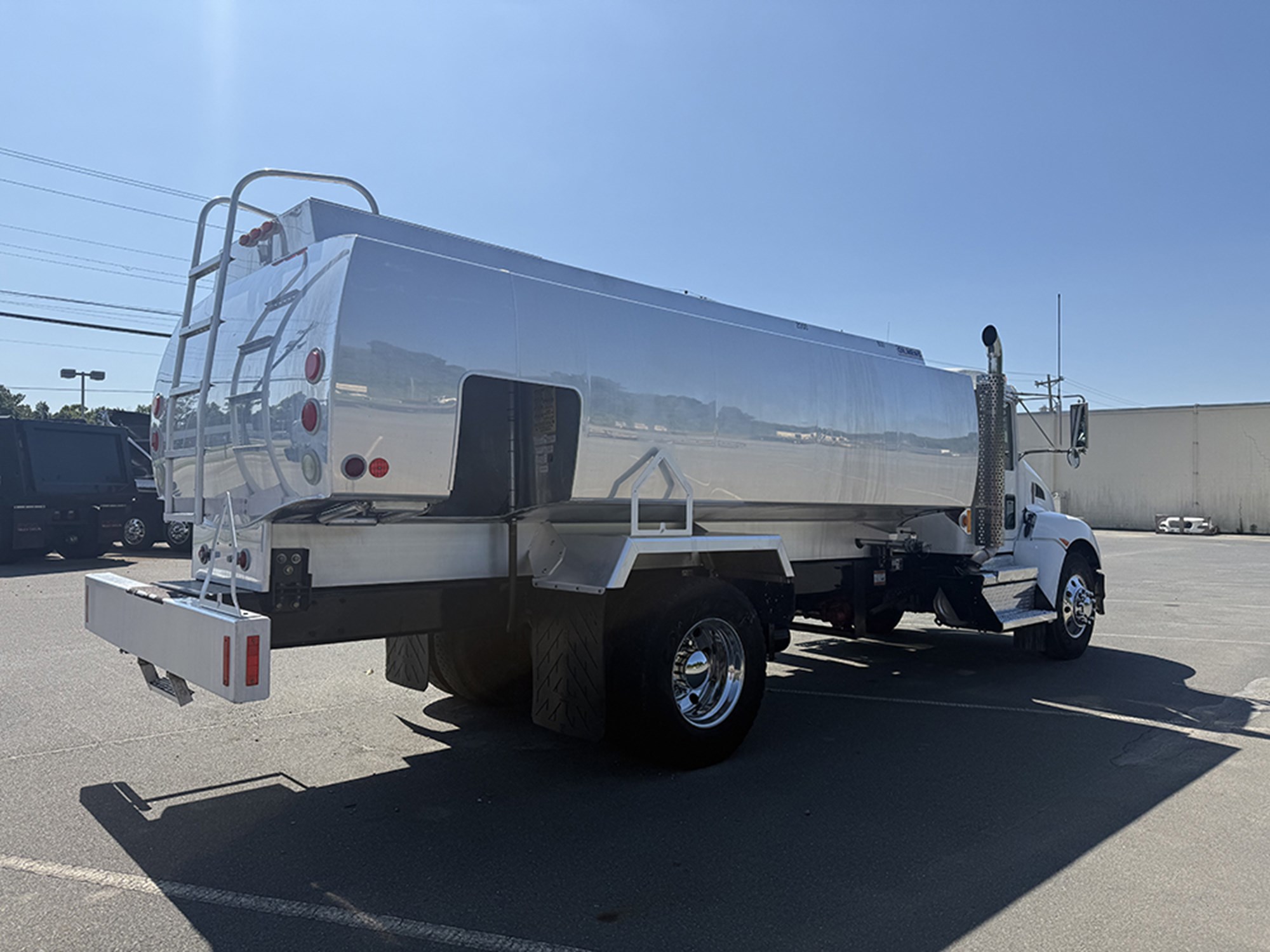 2020 Kenworth T3 Series 2020 Kenworth T3 Series - image 4 of 6