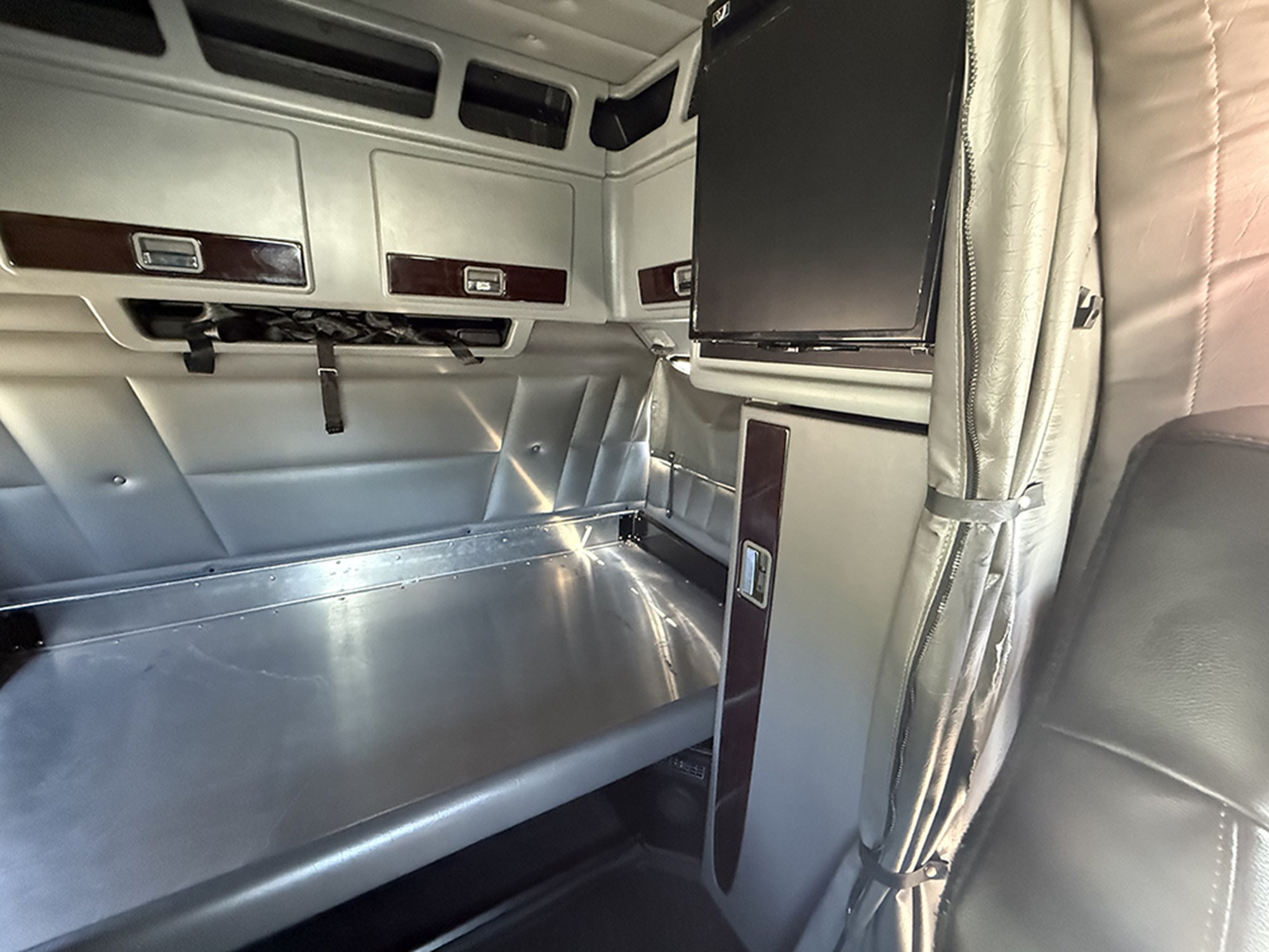 2021 Peterbilt 389 Ext Hood 1787586014088 2021 Peterbilt 389 Ext Hood 1787586014088