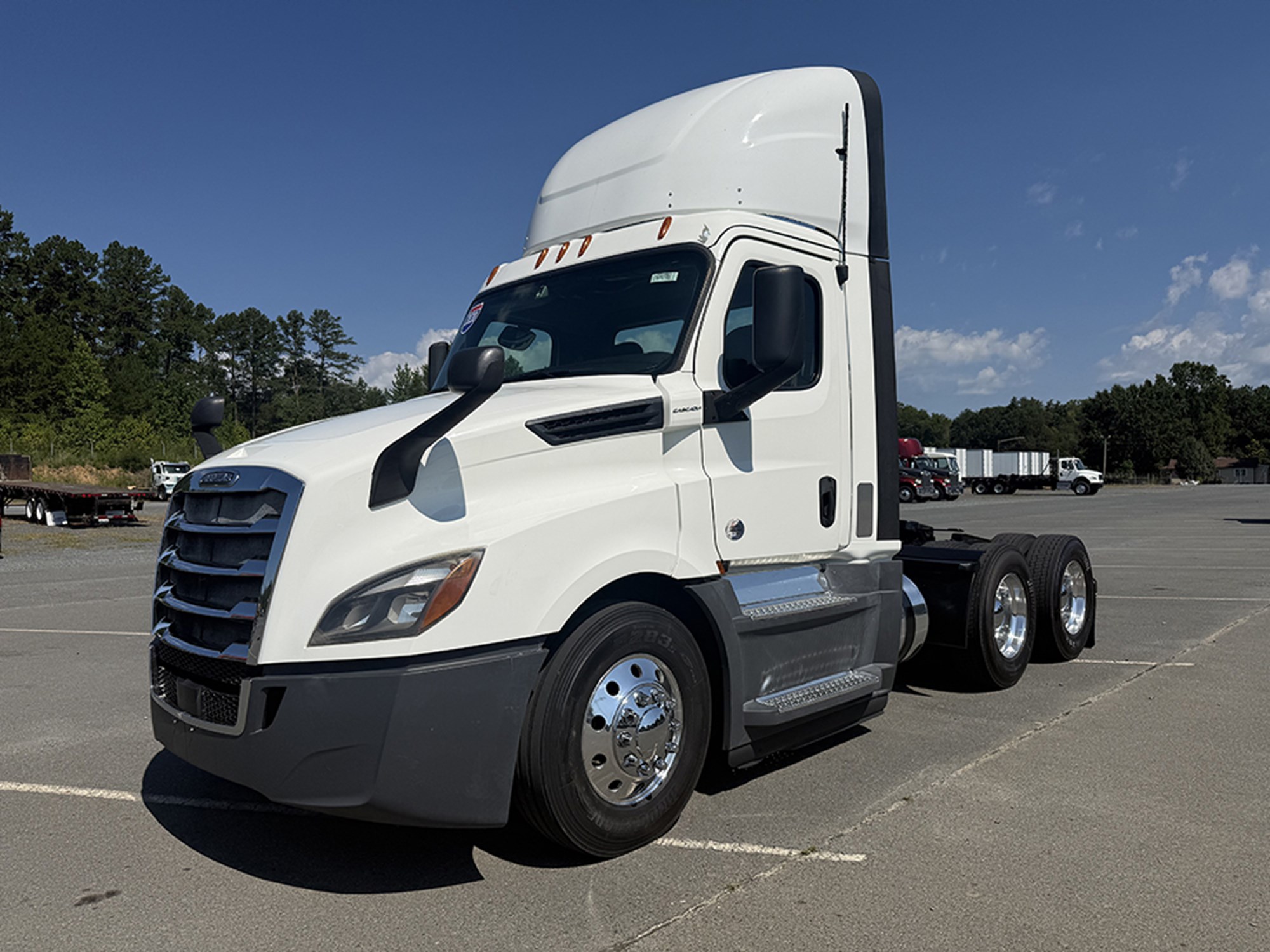 2020 Freightliner Cascadia 126 2020 Freightliner Cascadia 126 - image 1 of 6
