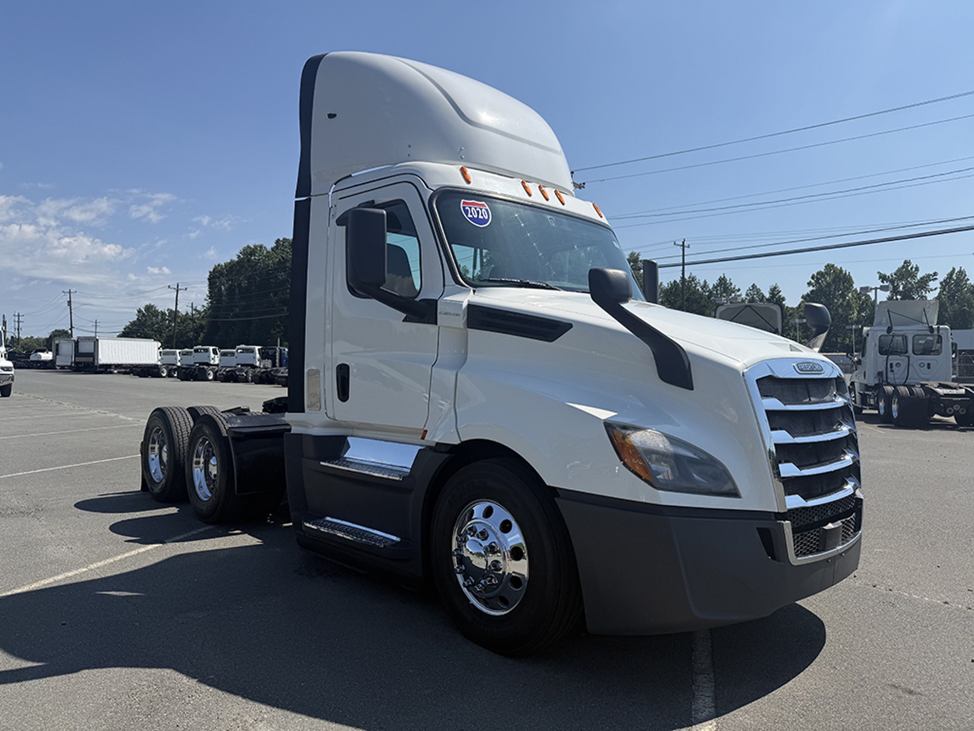 2020 Freightliner Cascadia 126 2020 Freightliner Cascadia 126 - image 2 of 6