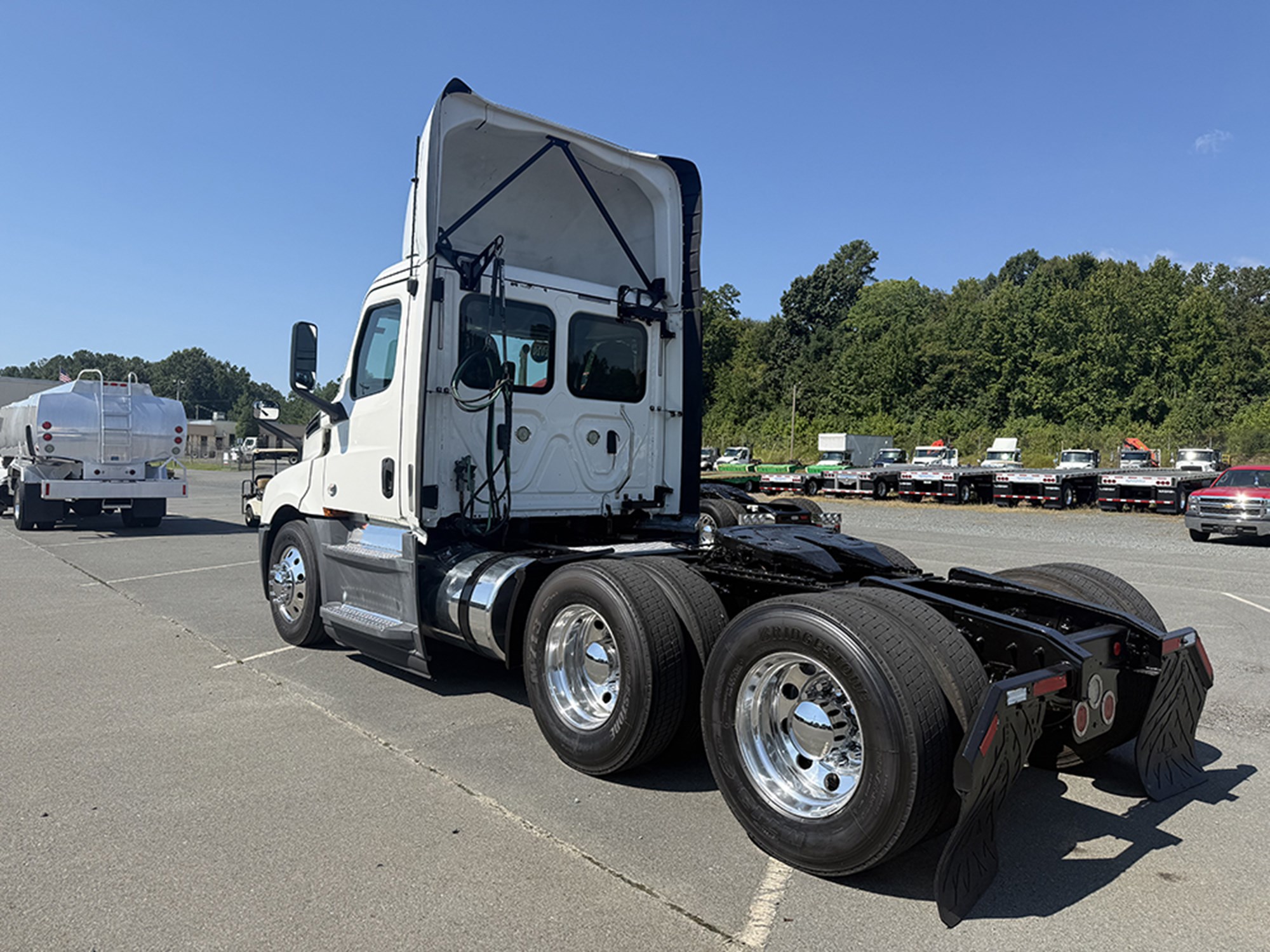 2020 Freightliner Cascadia 126 2020 Freightliner Cascadia 126 - image 6 of 6
