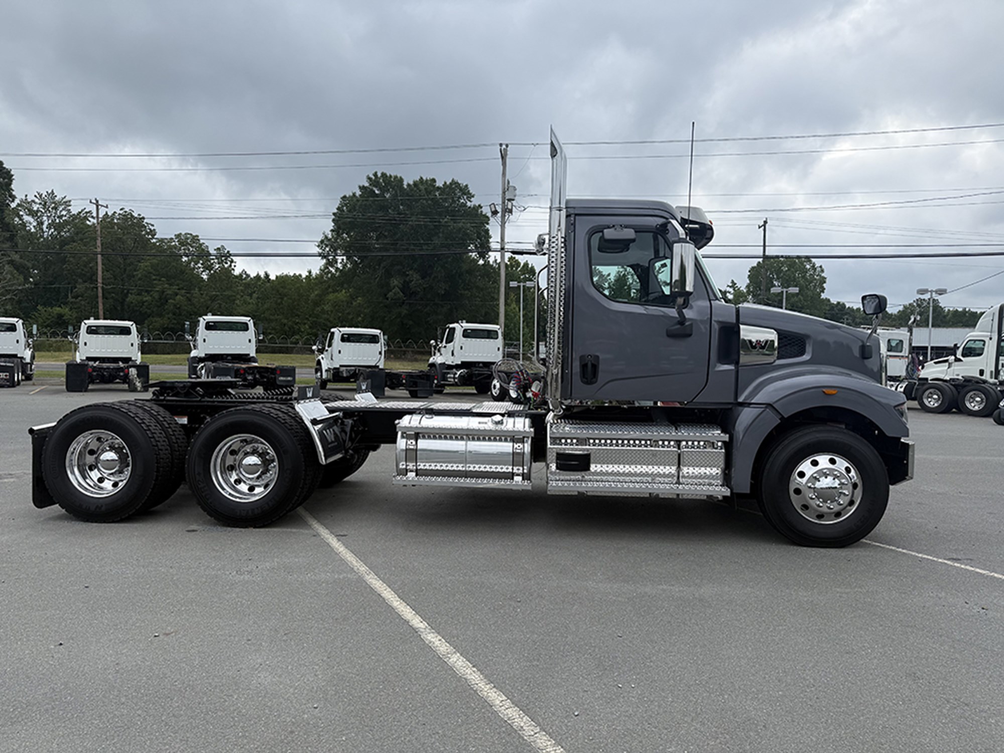 2027 Western Star 49X 2027 Western Star 49X - image 3 of 6