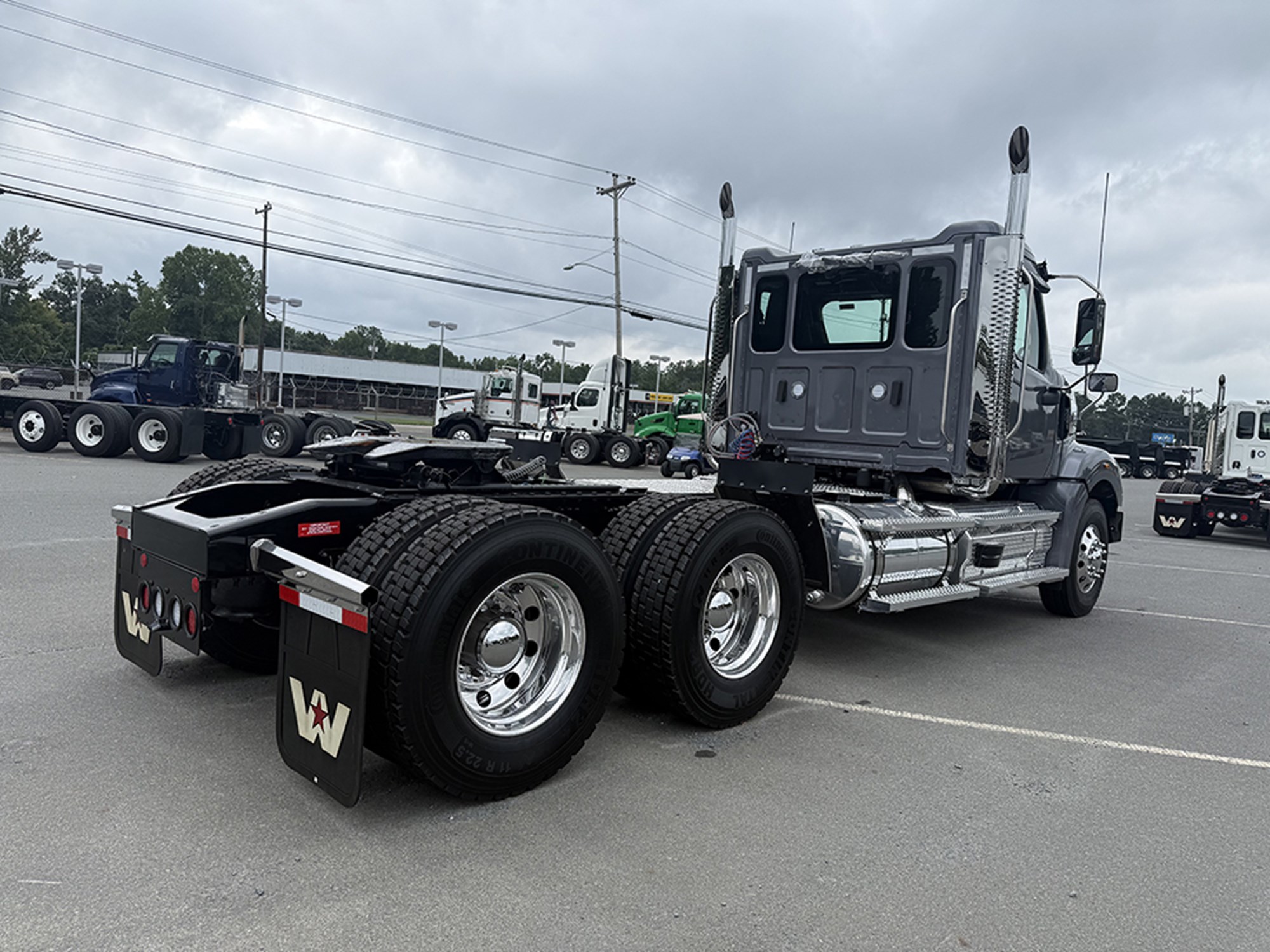 2027 Western Star 49X 2027 Western Star 49X - image 4 of 6