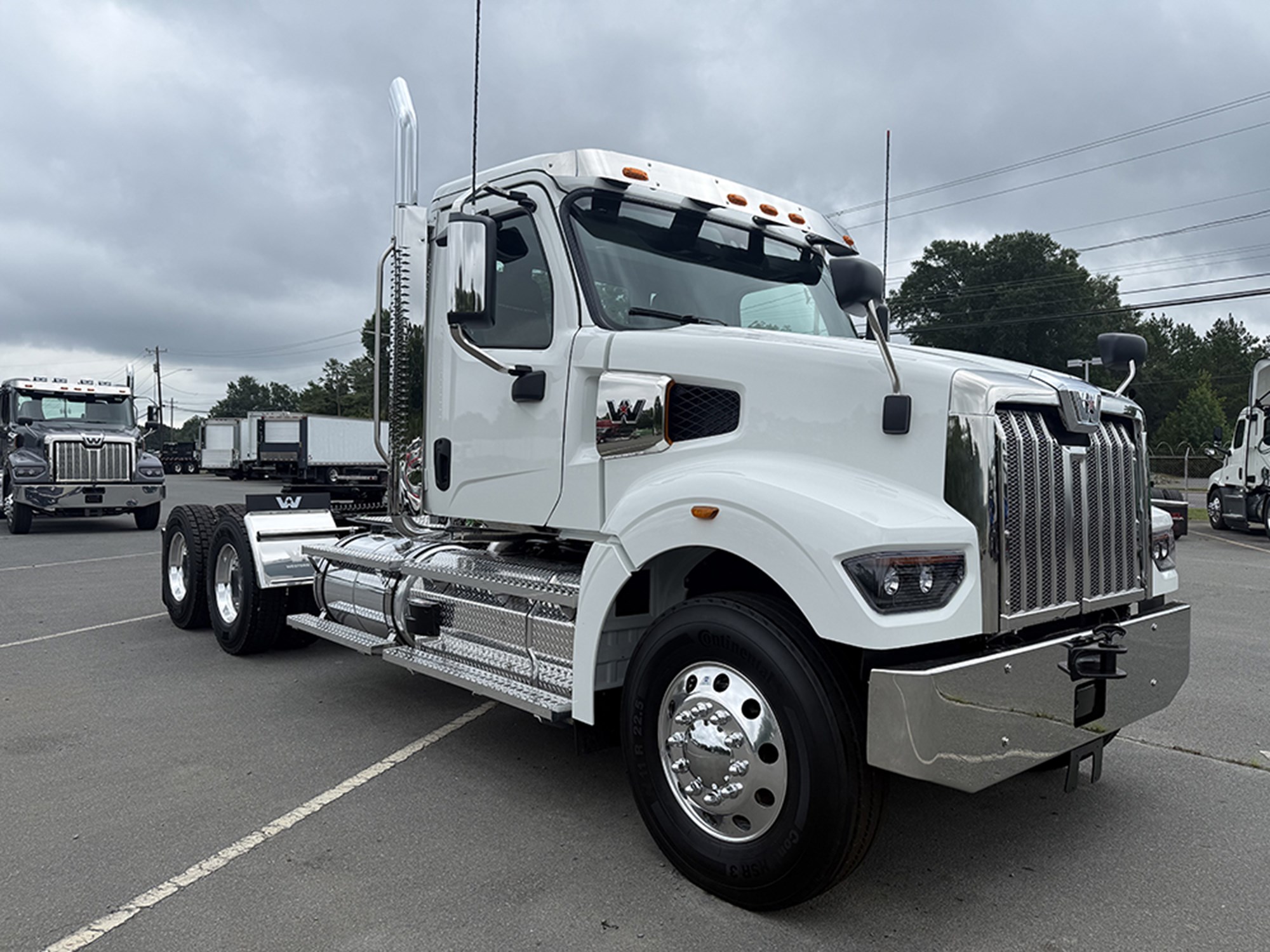 2027 Western Star 49X 2027 Western Star 49X - image 2 of 6