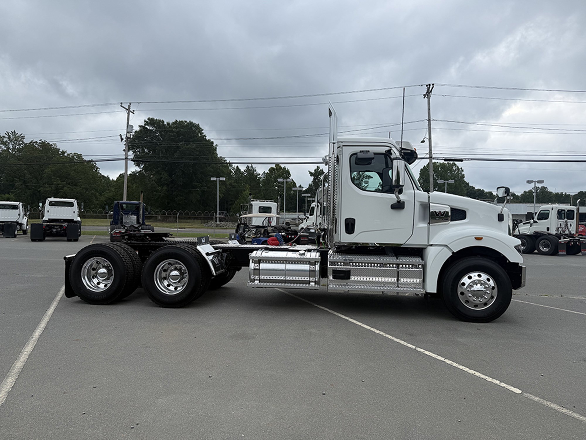 2027 Western Star 49X 2027 Western Star 49X - image 3 of 6