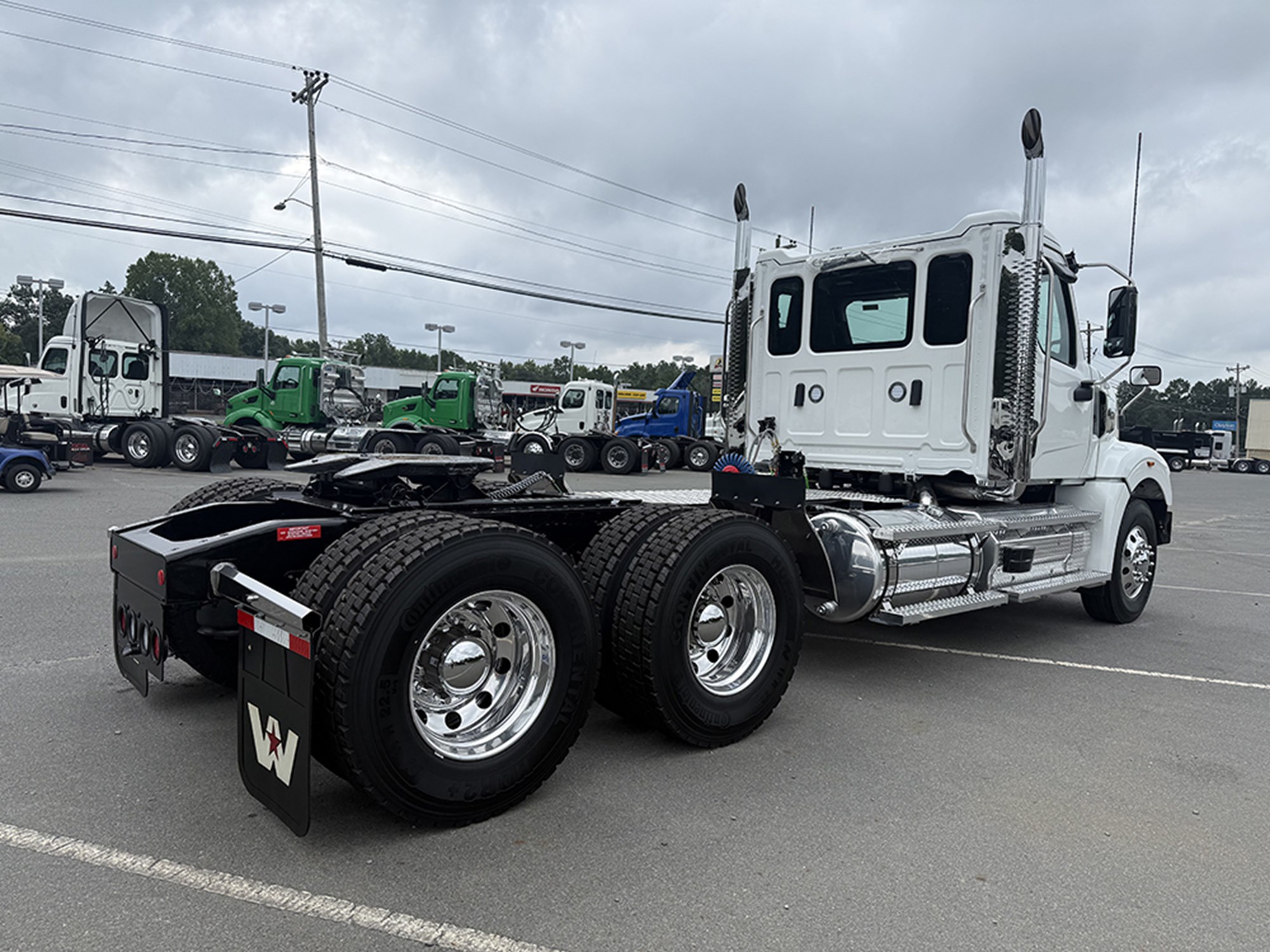 2027 Western Star 49X 2027 Western Star 49X - image 4 of 6