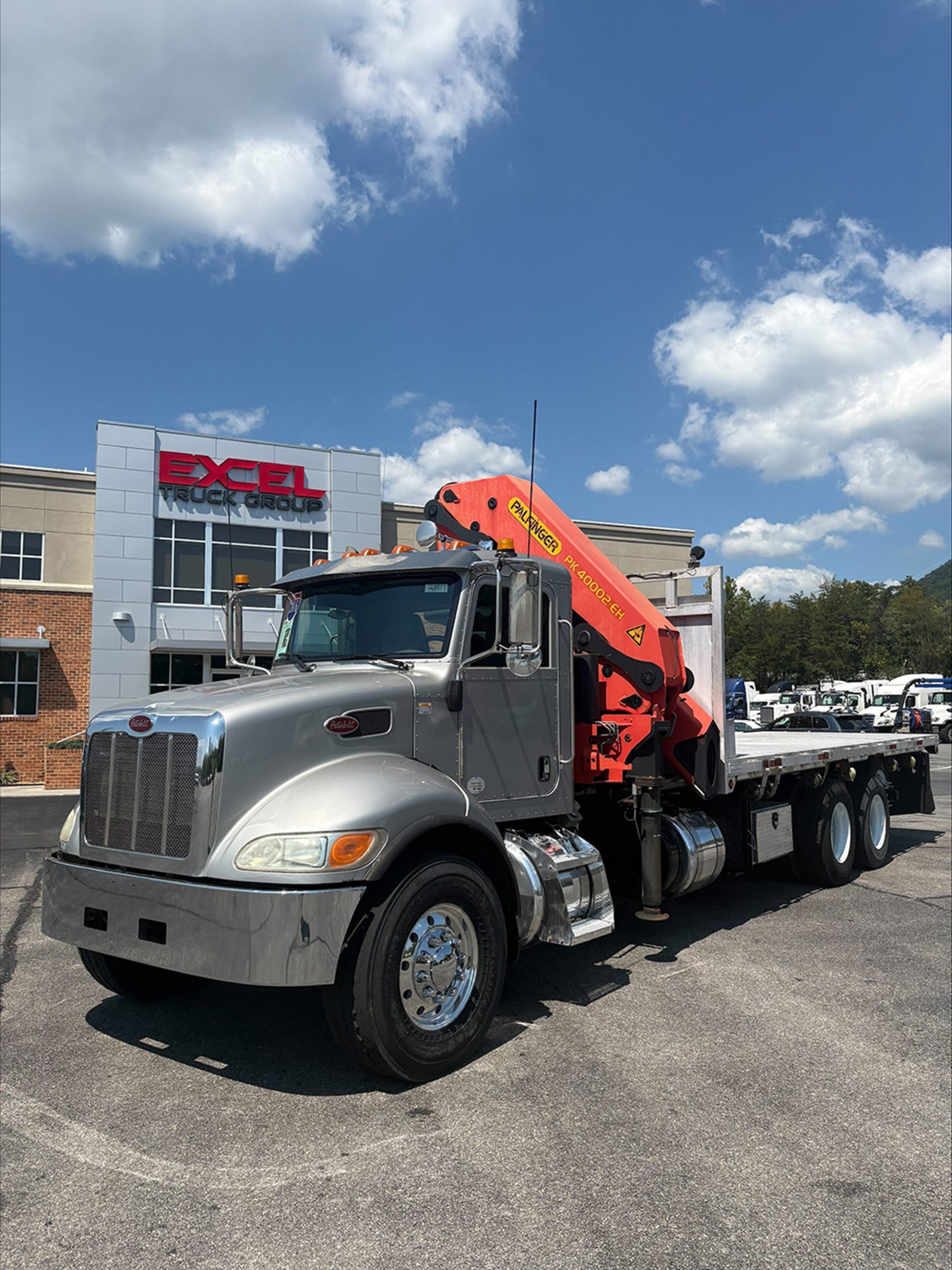 2016 Peterbilt 348 2016 Peterbilt 348 - image 1 of 6